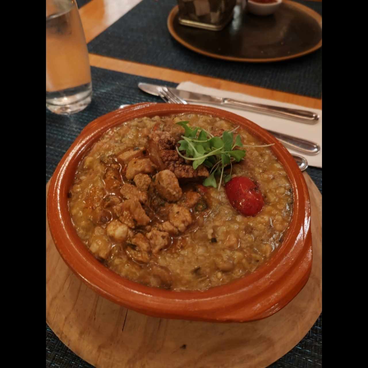 Guacho de Guandú y Chicharrón de Cerdo