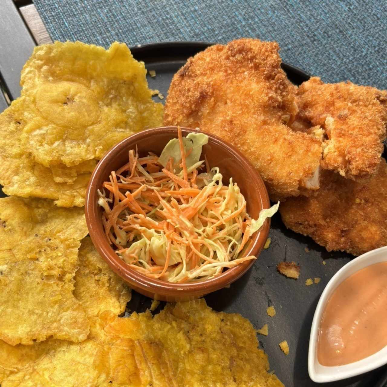 Platos Fuertes - El Pollo Frito