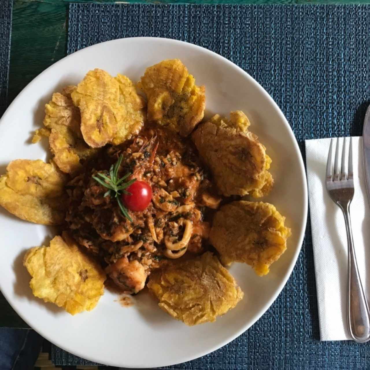 pescado en salsa de mariscos 