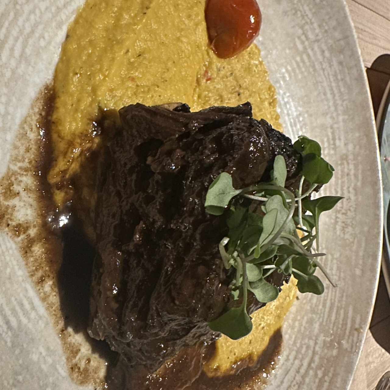 Asado de tira con tamal de olla 