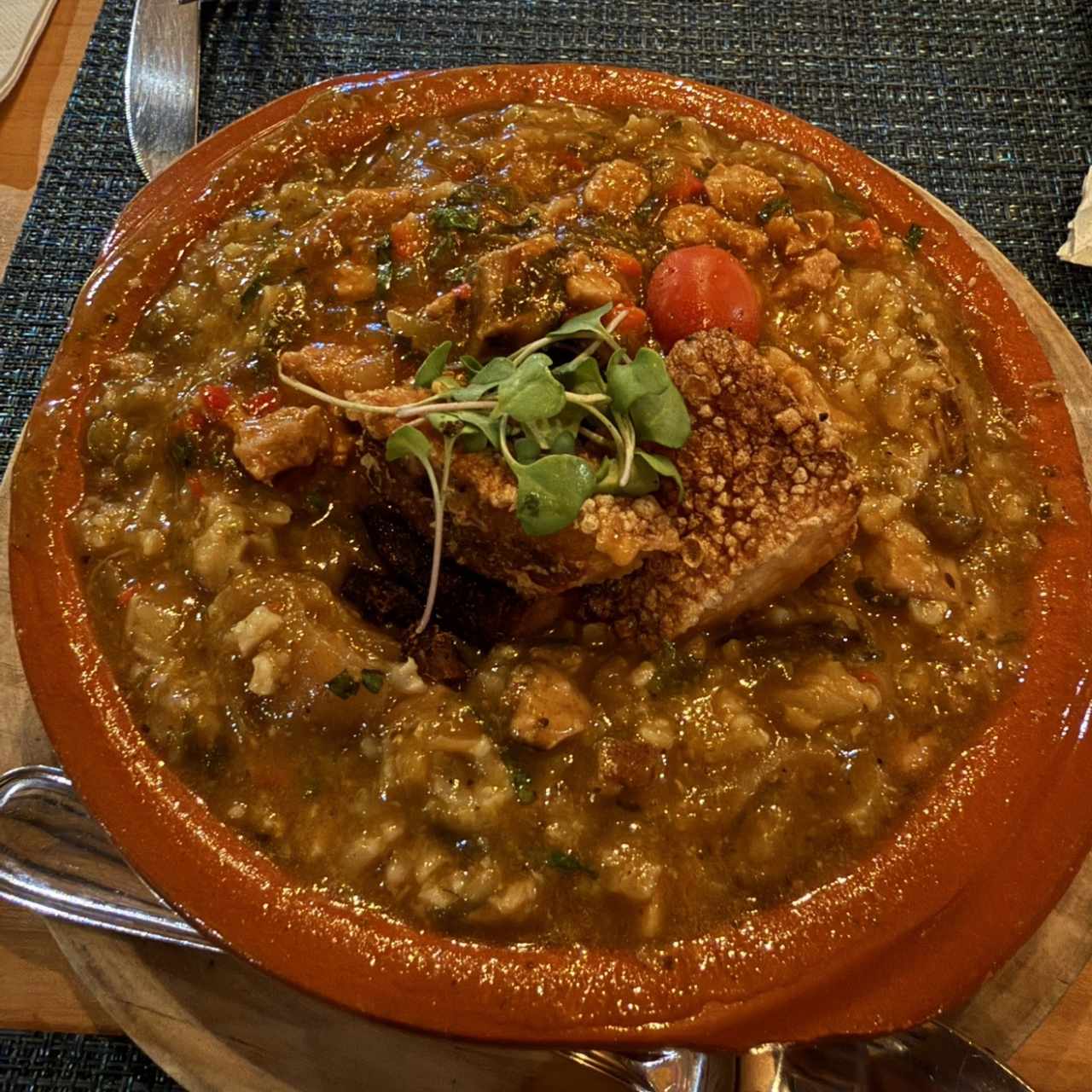 Guacho de Guandú y Chicharrón de Cerdo