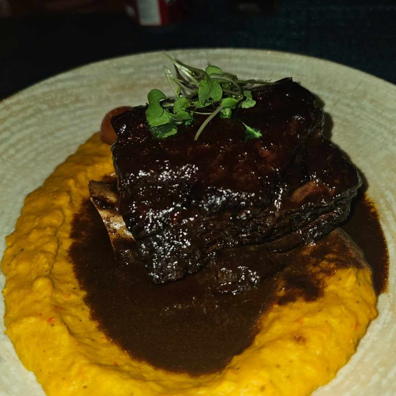 Asado de Tira con Tamal de Olla
