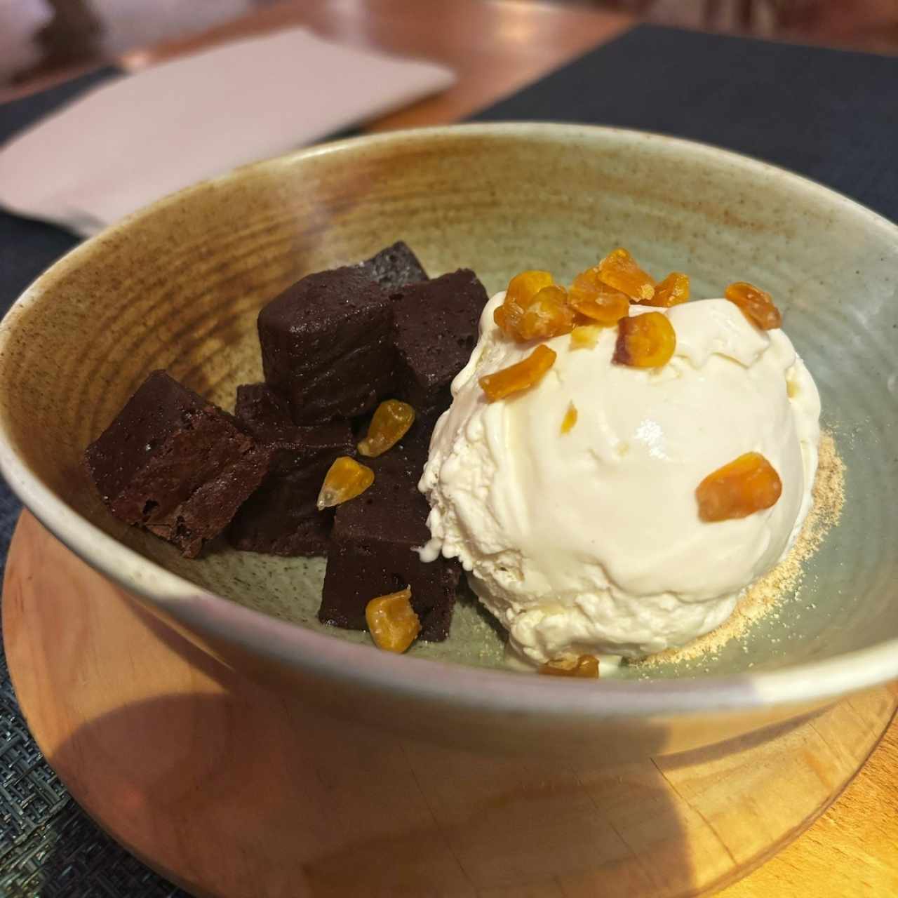 Brownie con helado de chicheme