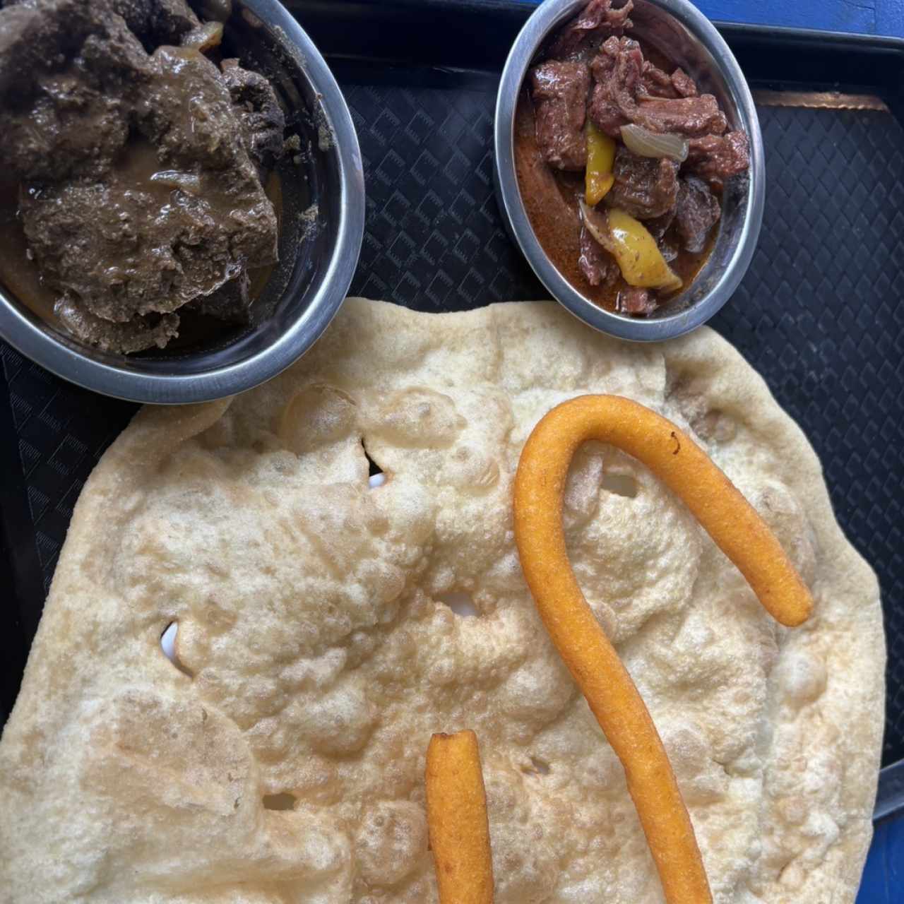 Hojaldra con bistec de higado y de carne 