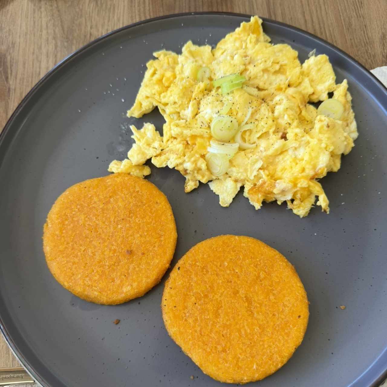 DESAYUNO - CHEESY SCRAMBLED