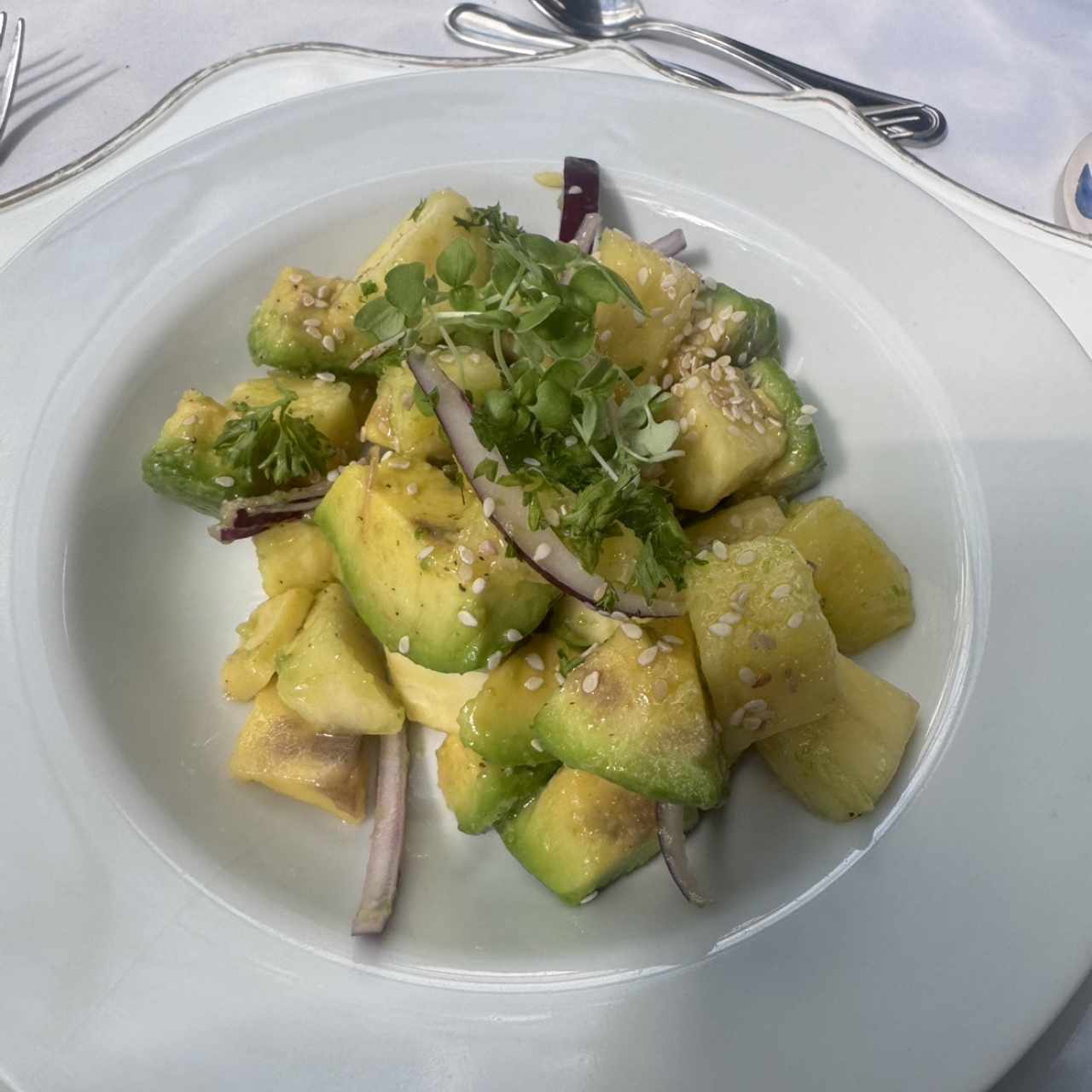 Ensalada de aguacate y piña
