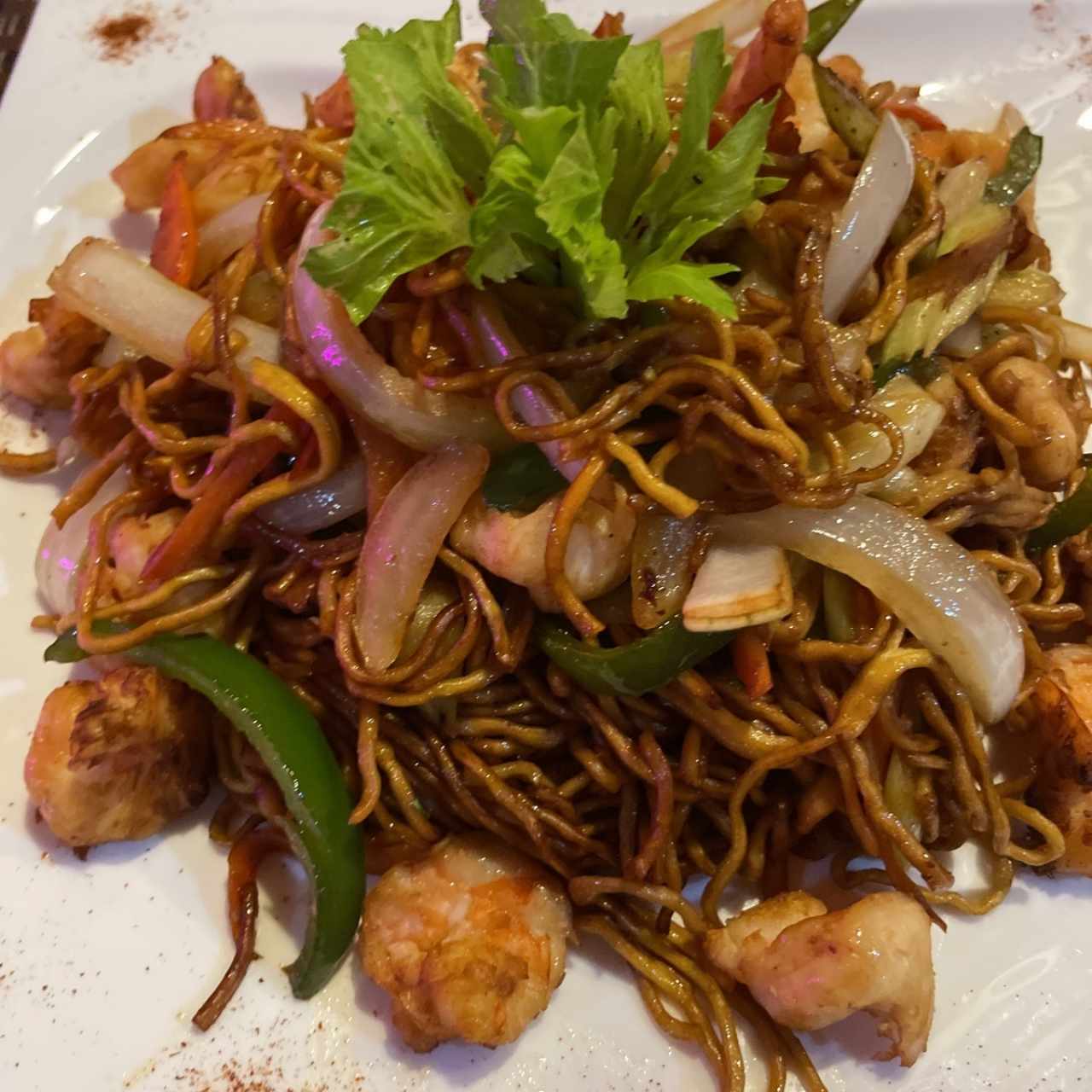 Chow mein de camarón 