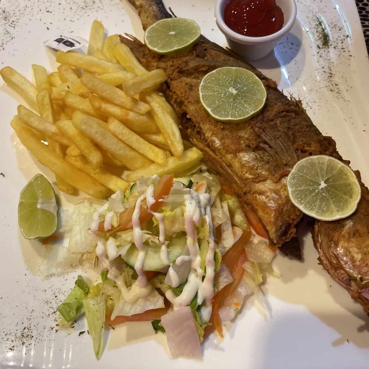 Corvina entera con papas