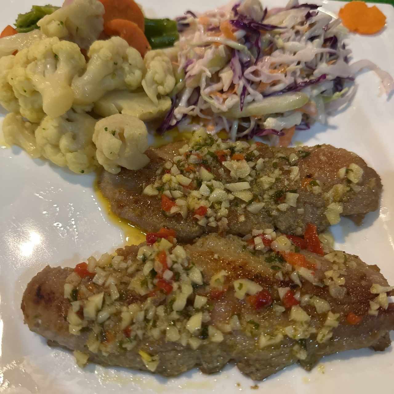 Filete de pescado al ajillo 