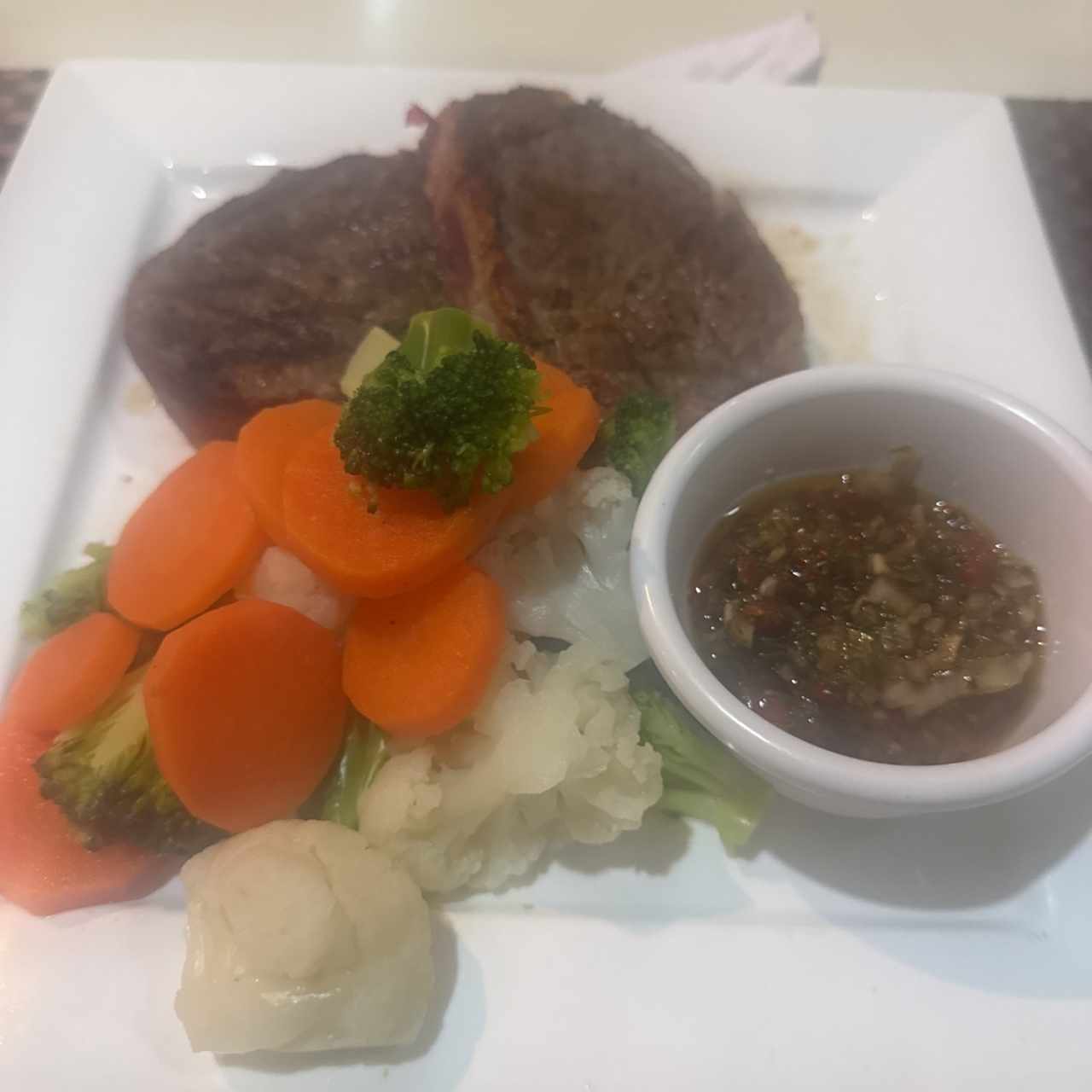 Filete Migñon con vegetales 