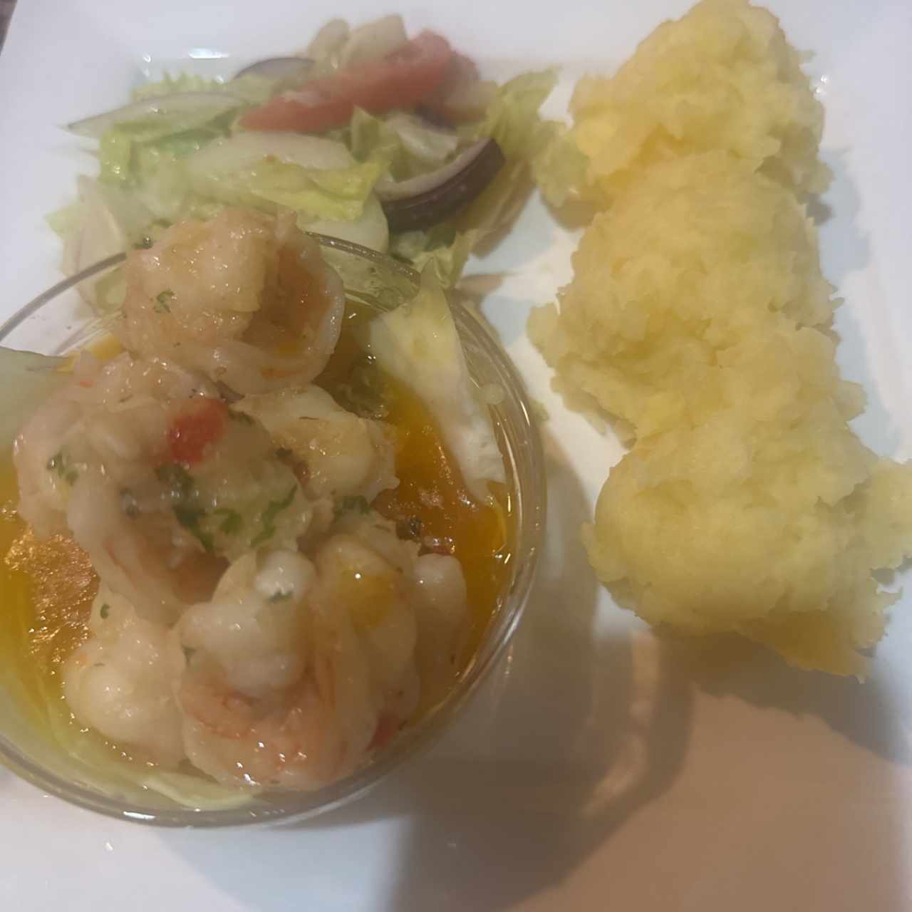 Camarones al ajillo con puré 