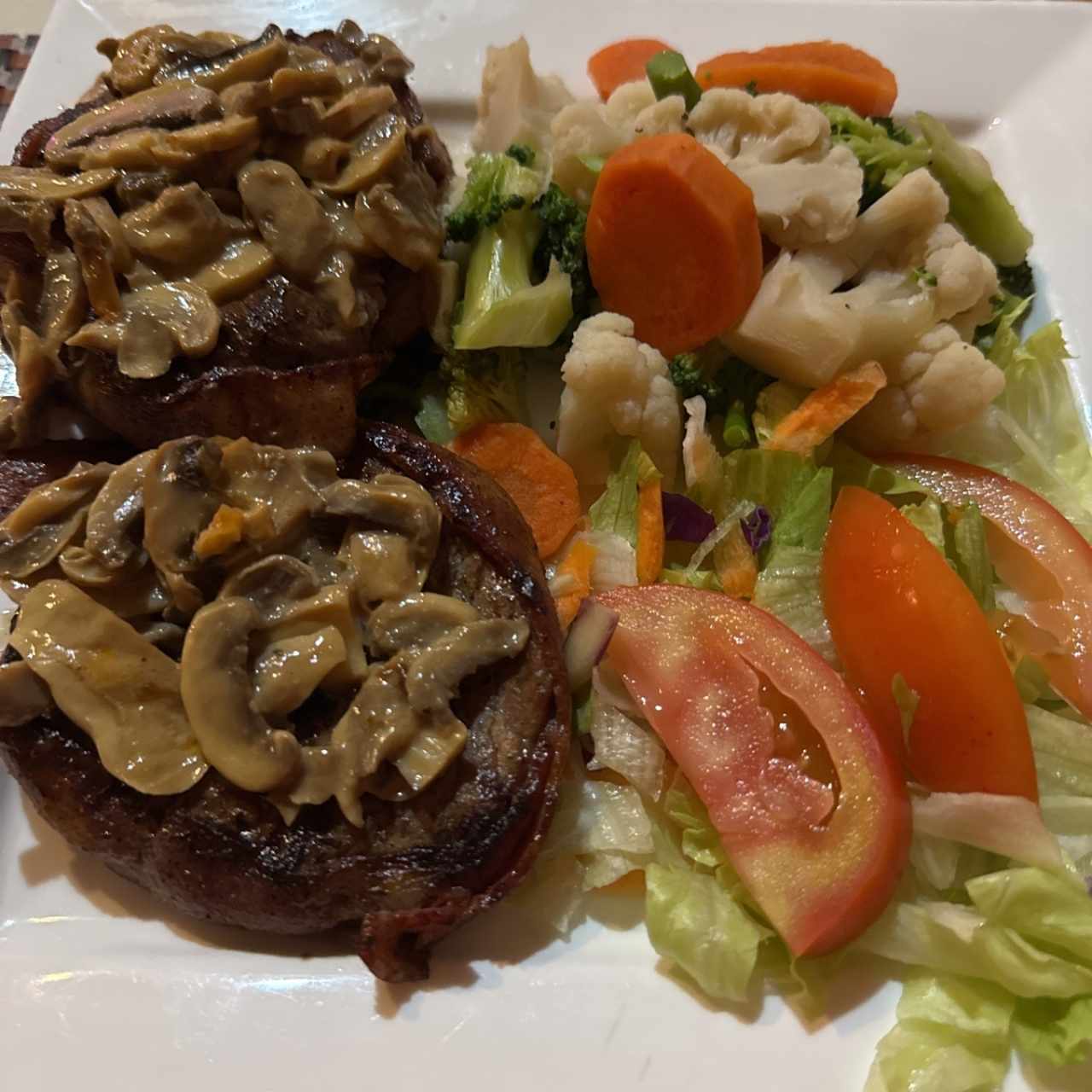 Filete Migñon con vegetales hervidos 