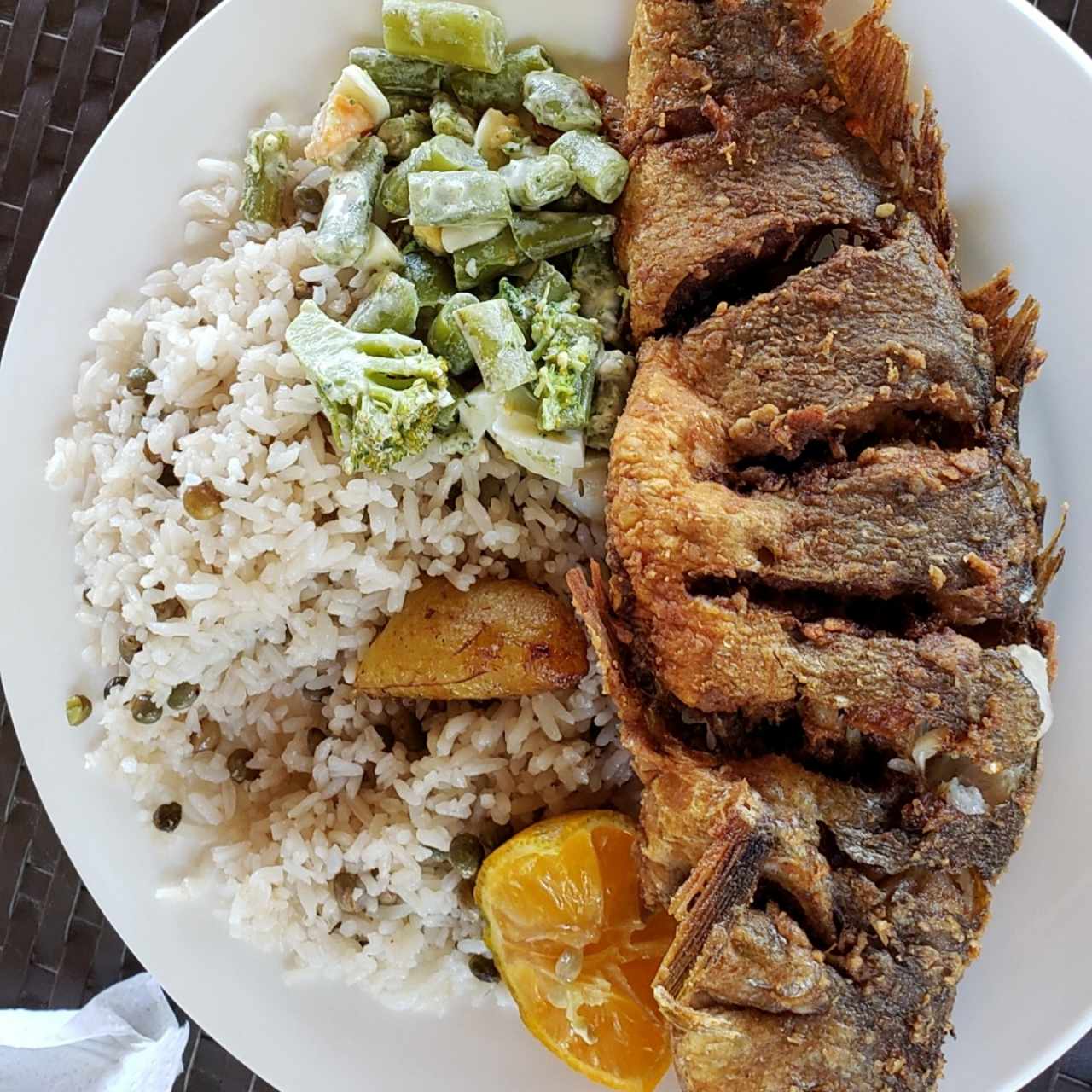 corvina apañada y arroz de guandú
