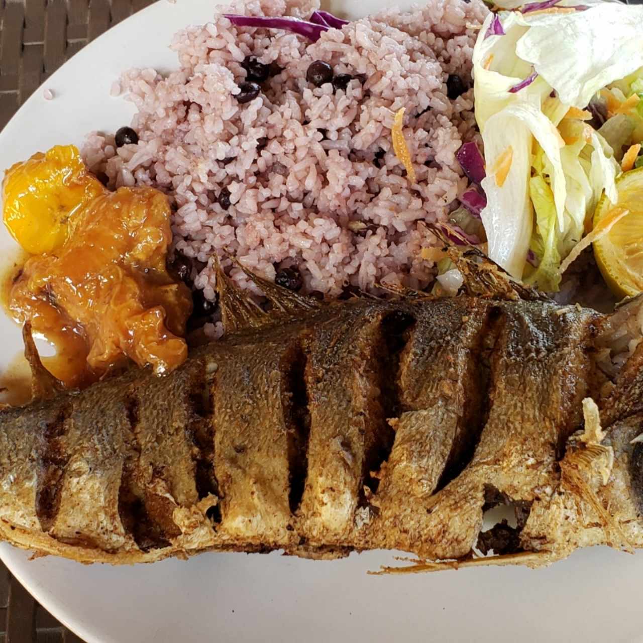 corvina y arroz de guandú