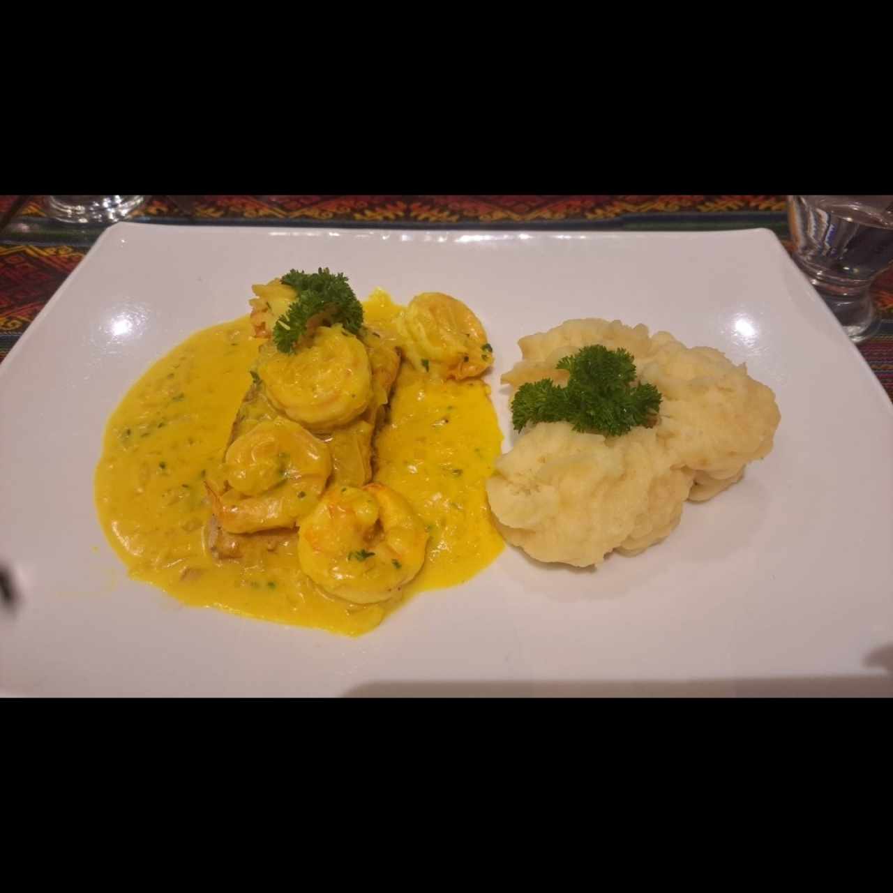 salmon con camarones