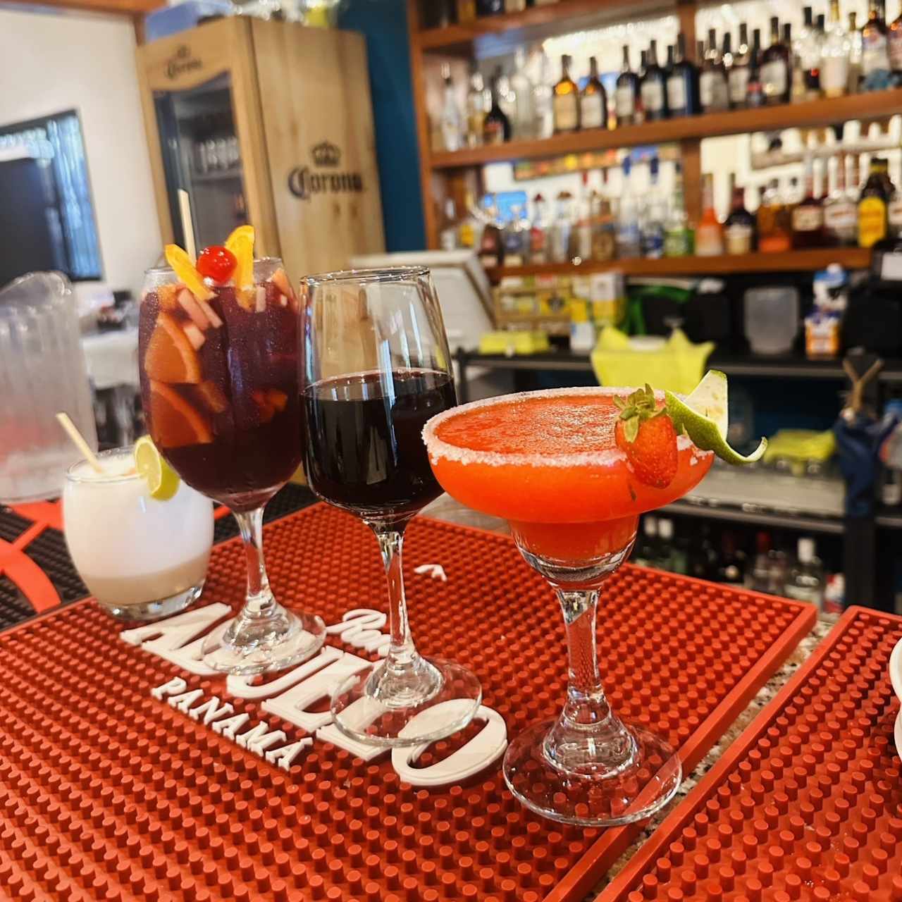 Cocteles vinos cervezas 