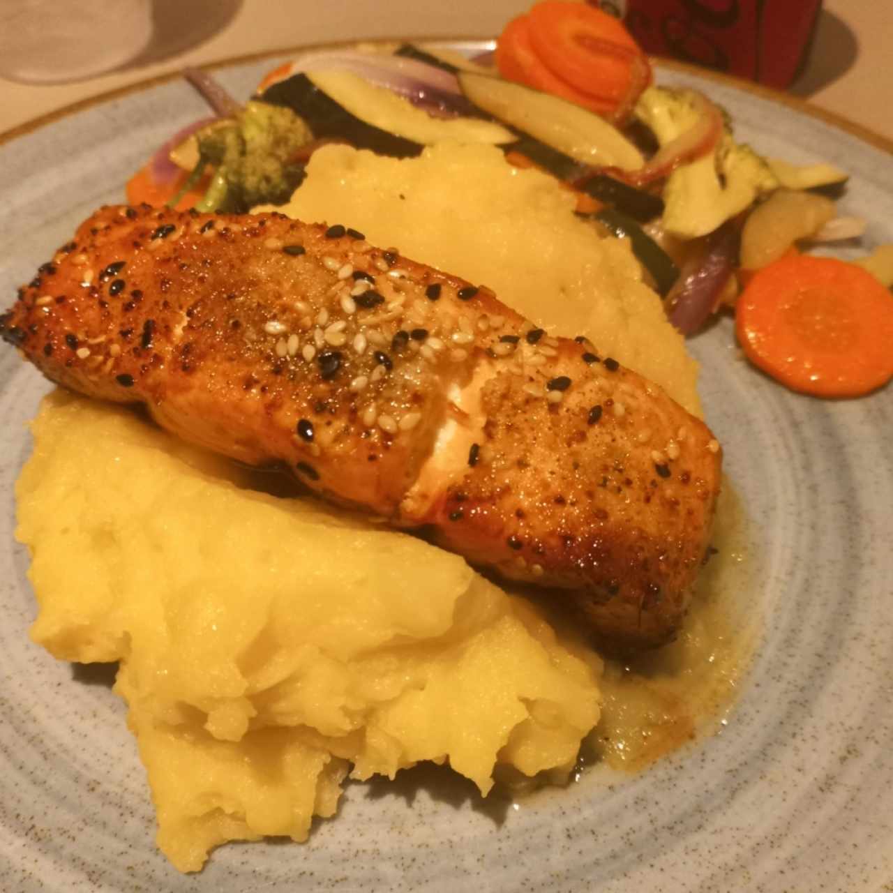 Salmon en salsa de miel y jengibre