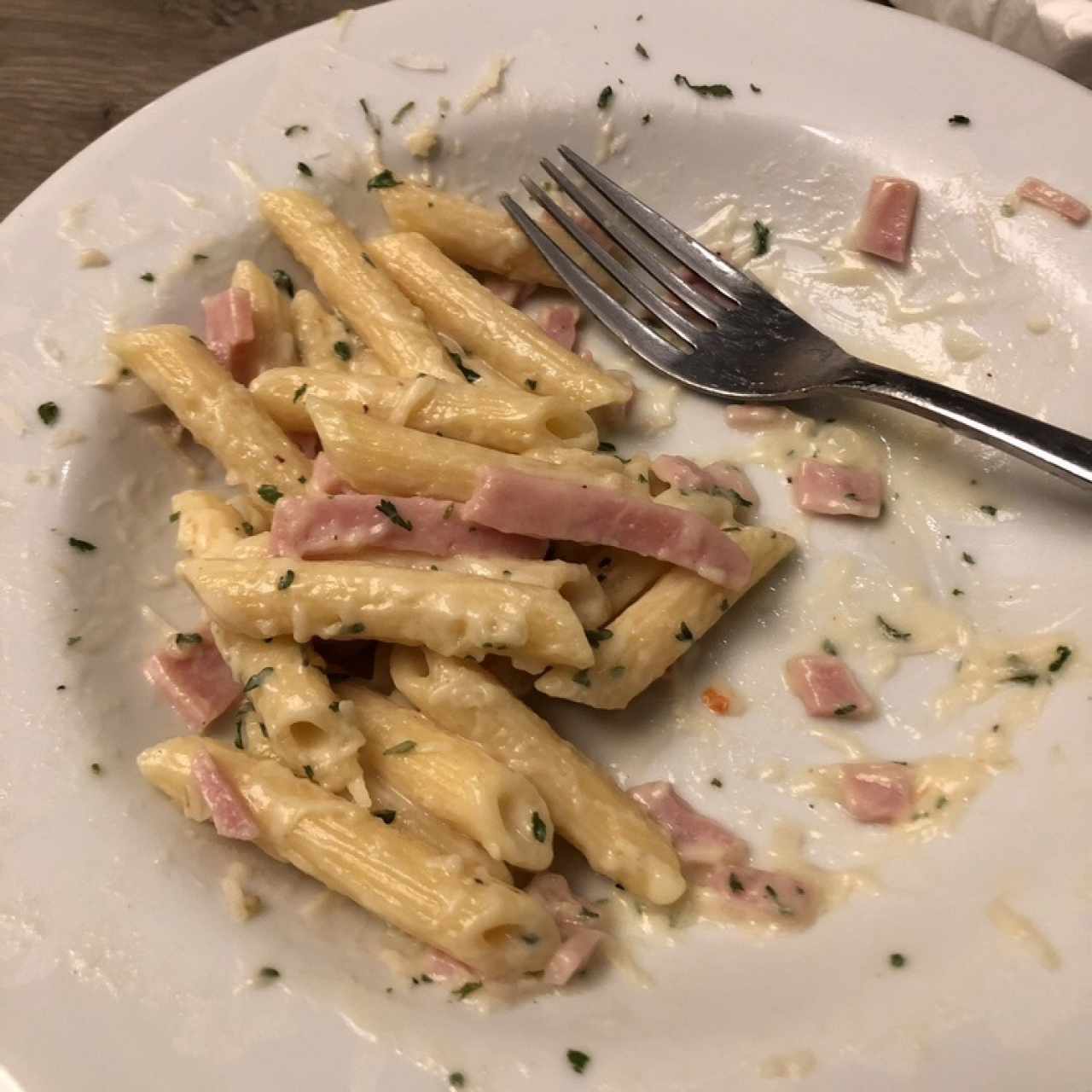 Penne al pesto y jamón