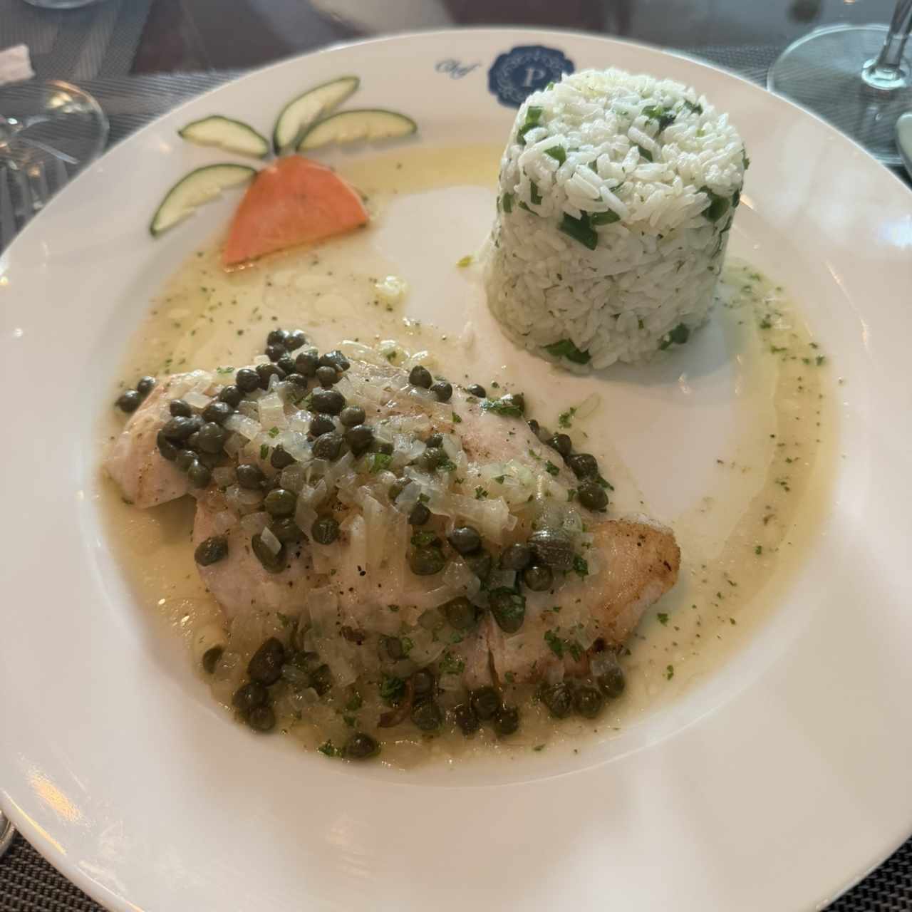 Filete de Pescado del día en salsa (Pomodoro o Alcaparras o Eneldo)