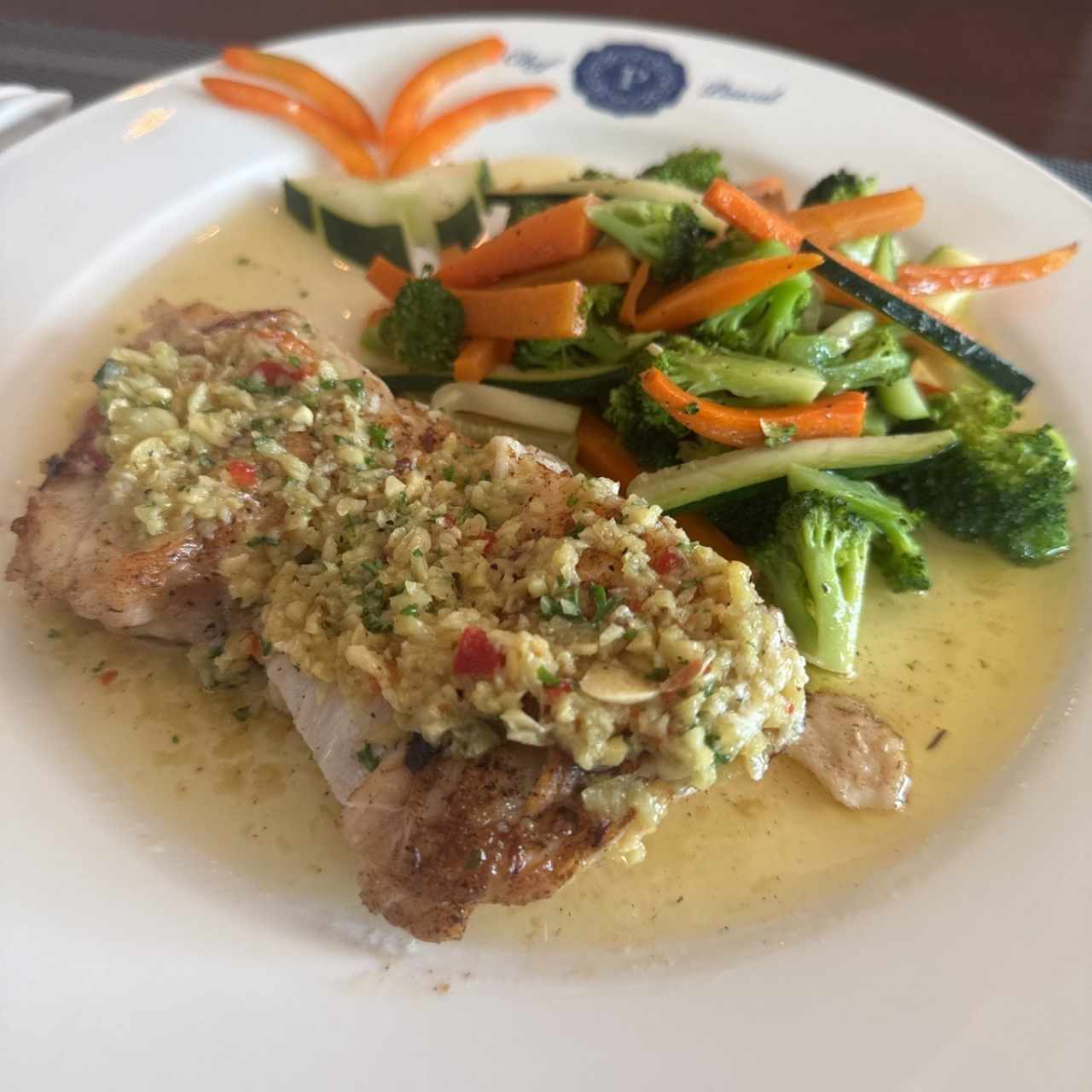 Filete de Pescado del día en salsa (Pomodoro o Alcaparras o Eneldo)