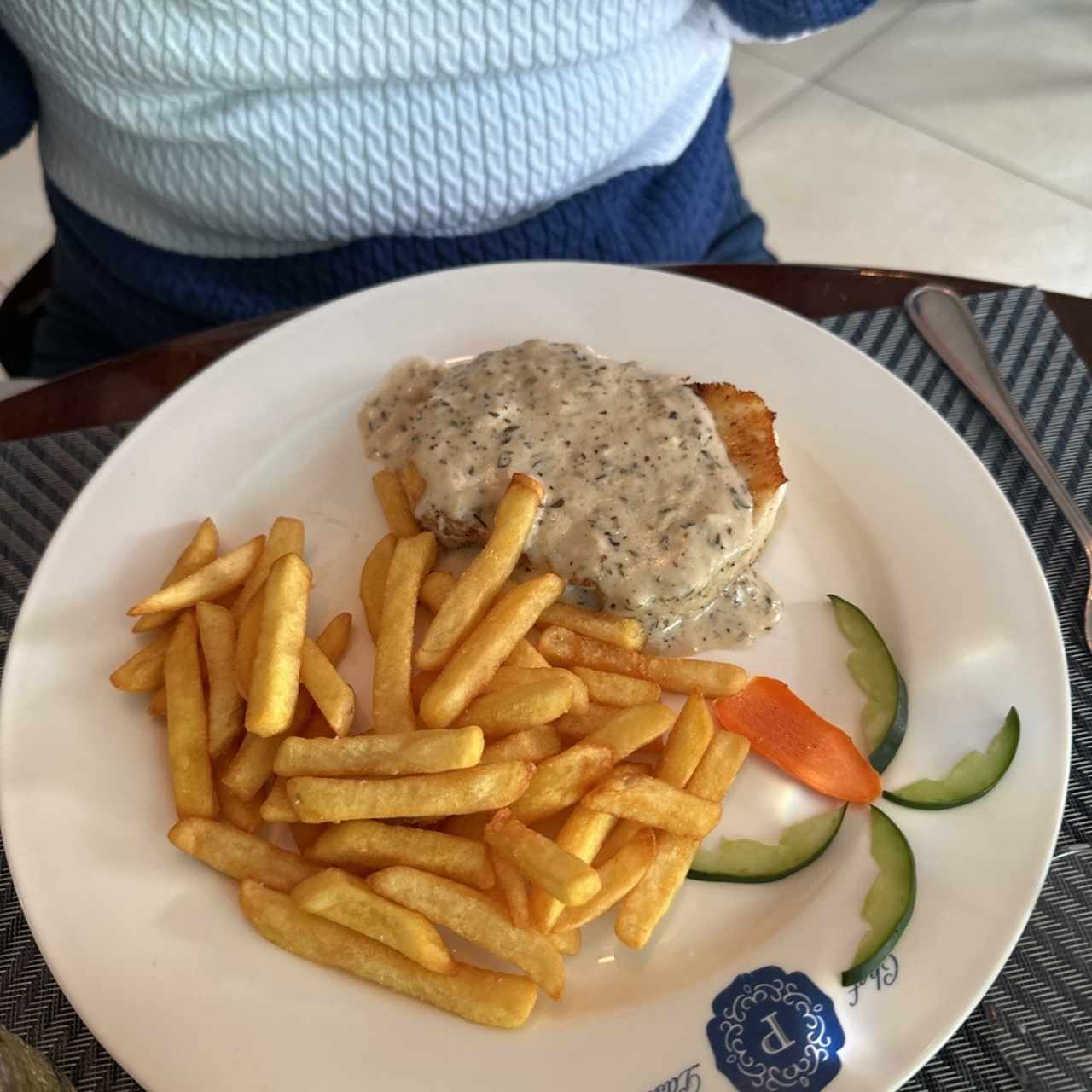 Filete de Pescado del día en salsa (Pomodoro o Alcaparras o Eneldo)