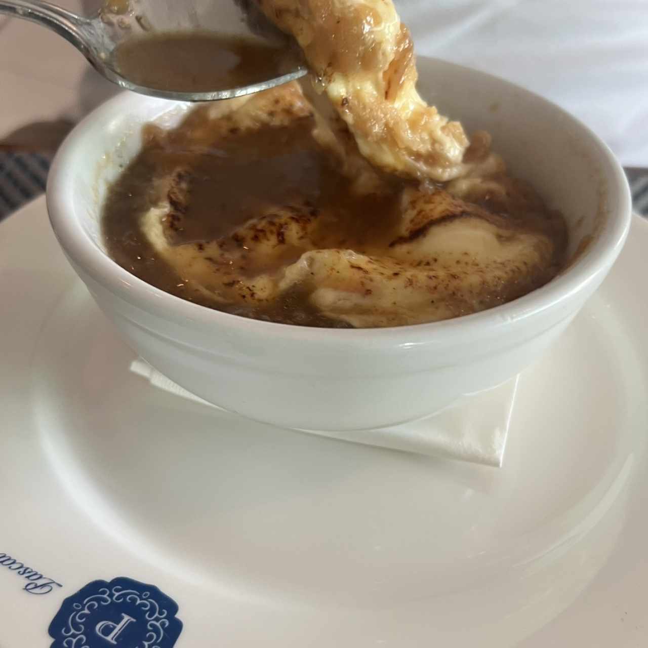 Sopa de Cebolla Gratinada con queso Gruyere