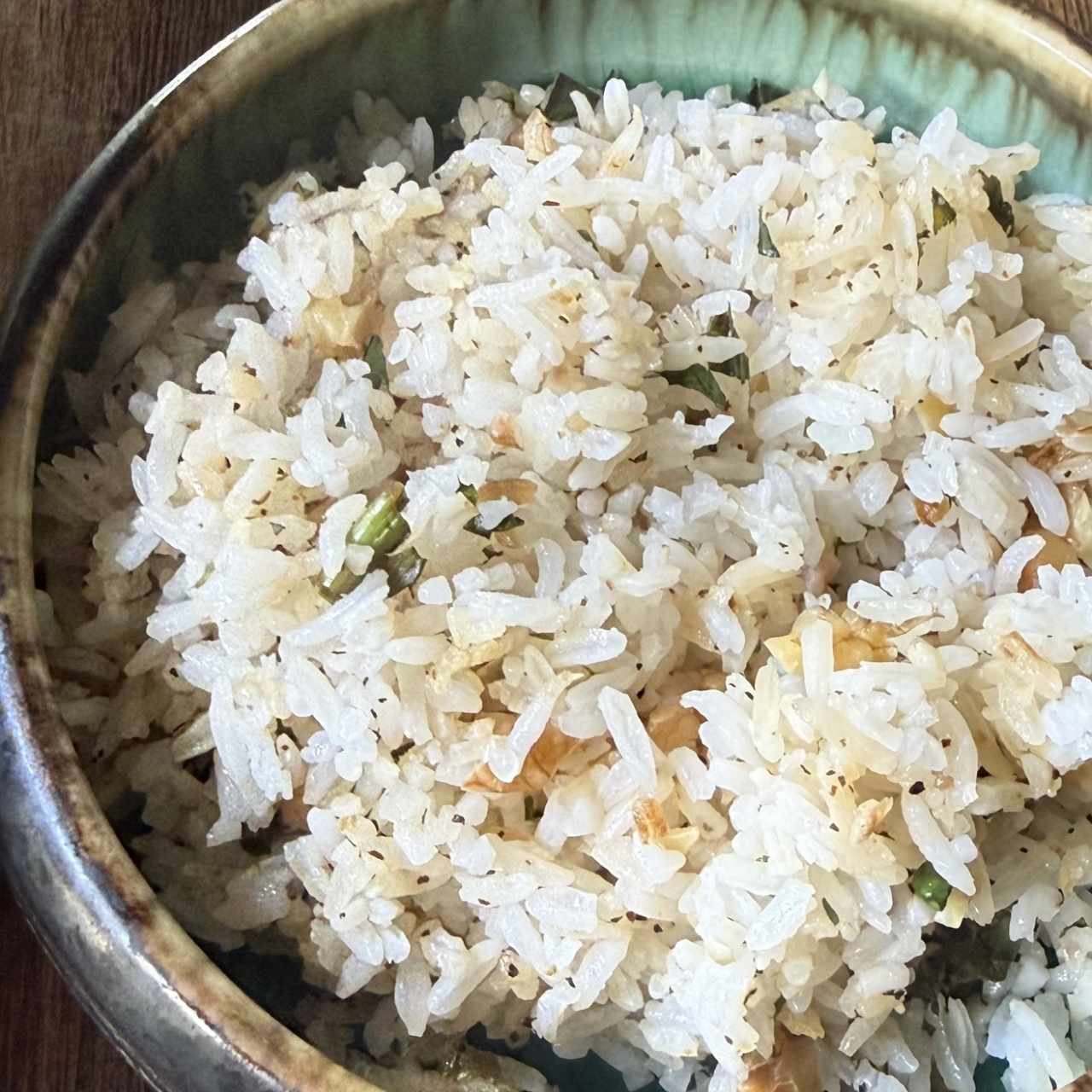 Arroz blanco con culantro, nuez & pimienta