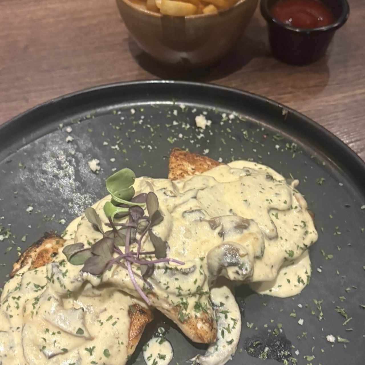 Pollo en champiñones