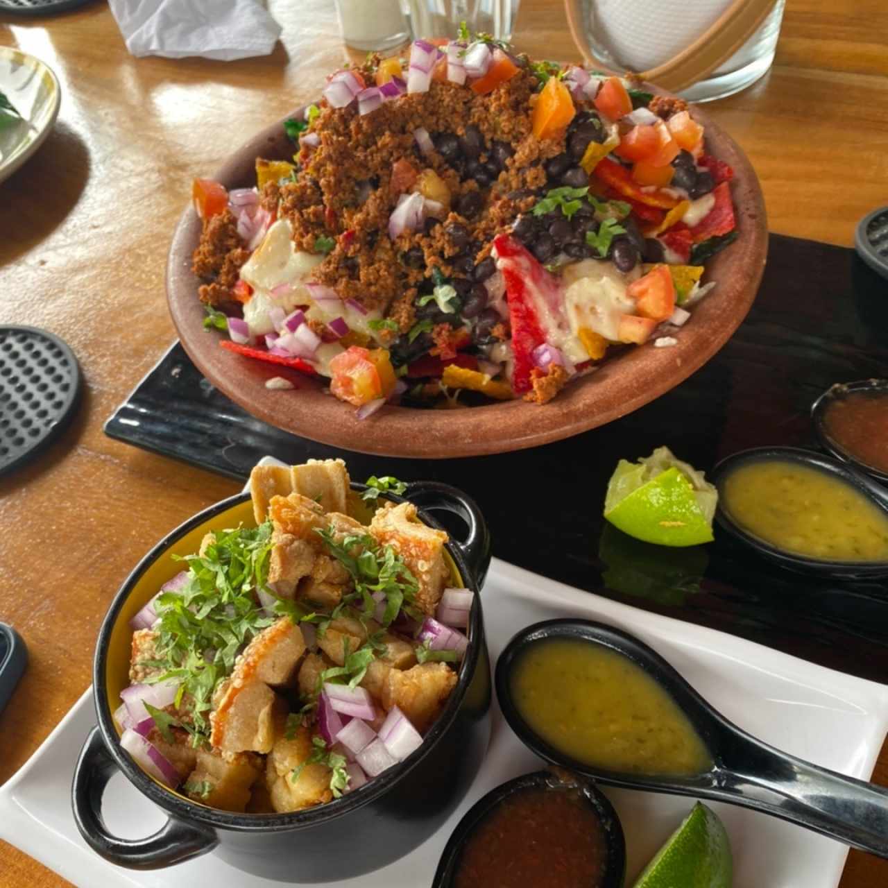 Nachos y chicharrones