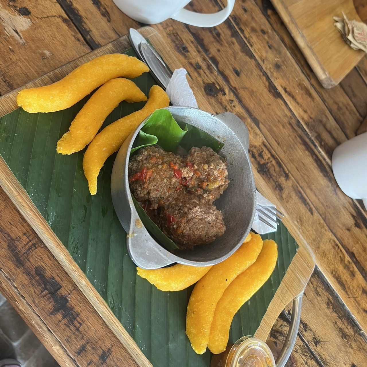 Almojábanos con bolitas de carne