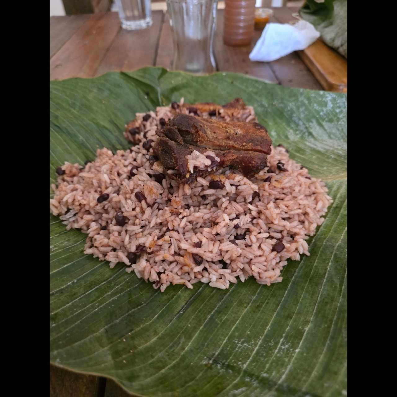 Mono con puerco ahumado  