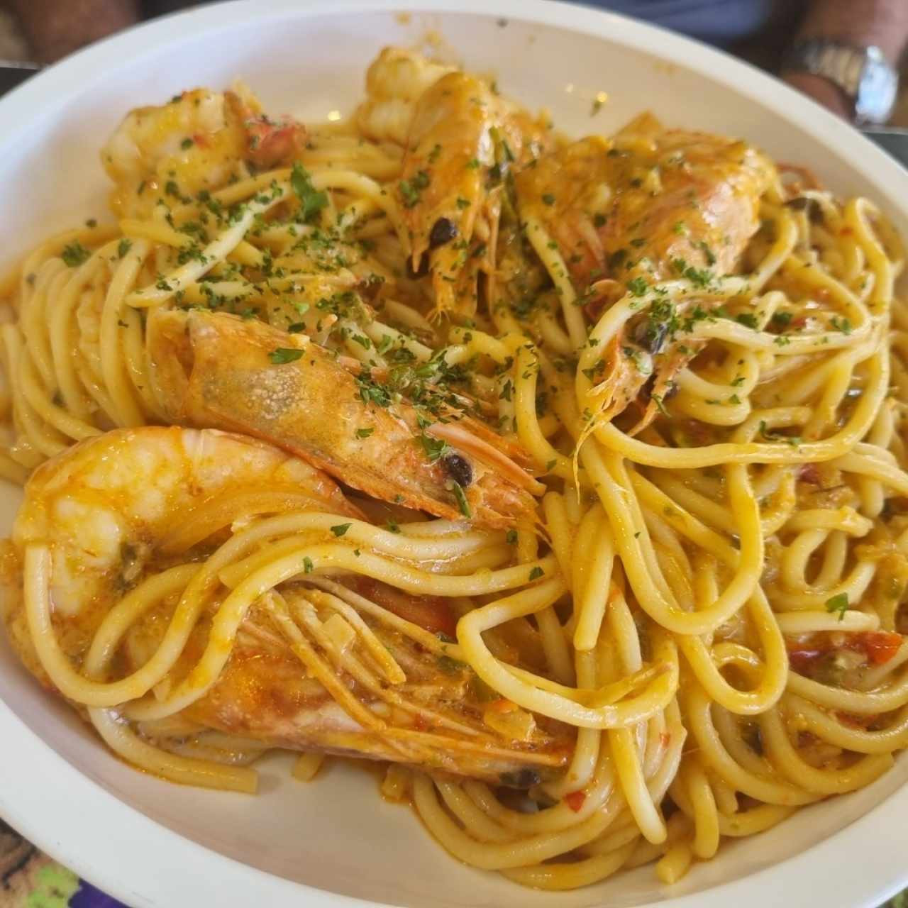 Spaghetti de camarón salsa roja