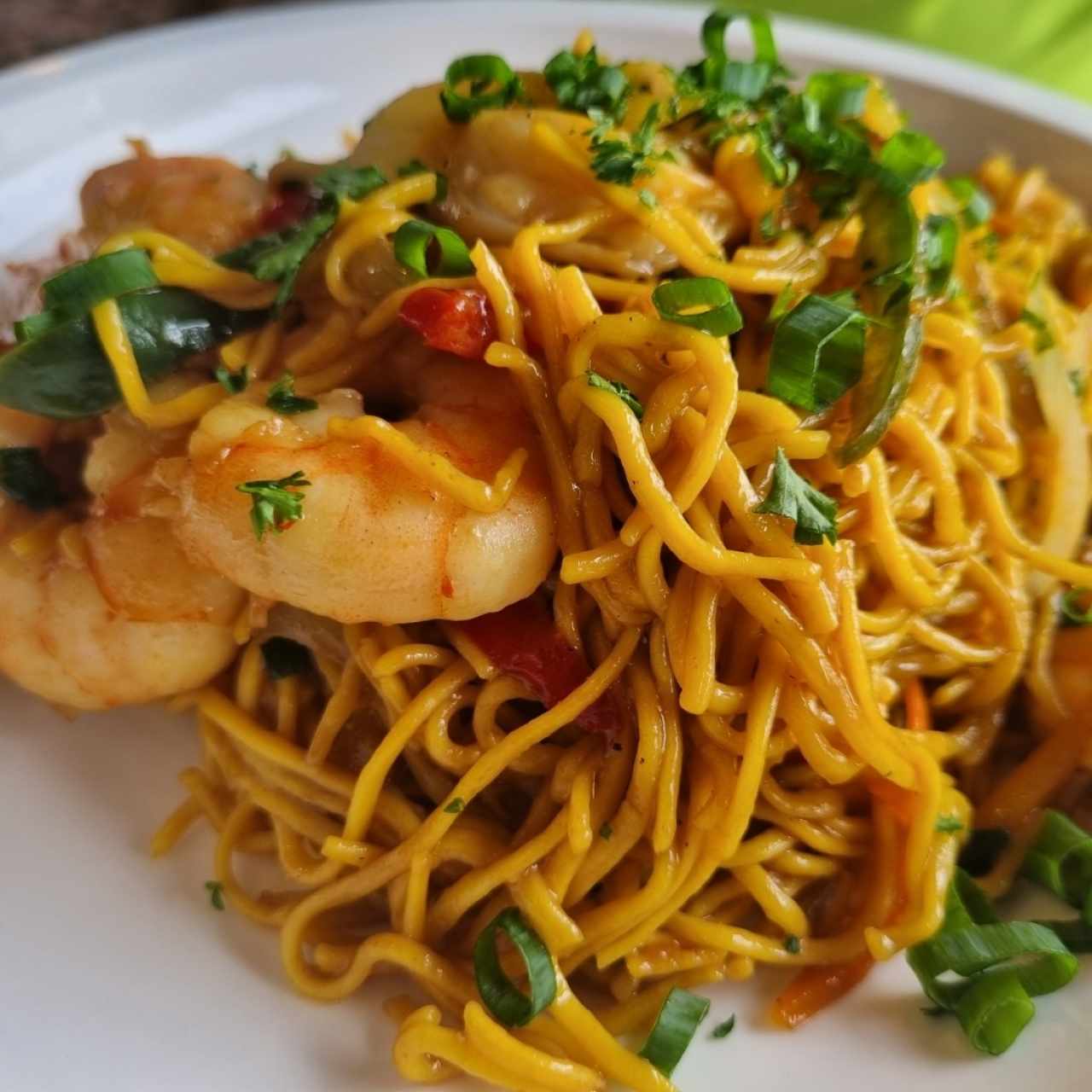 Chow mein de camarón