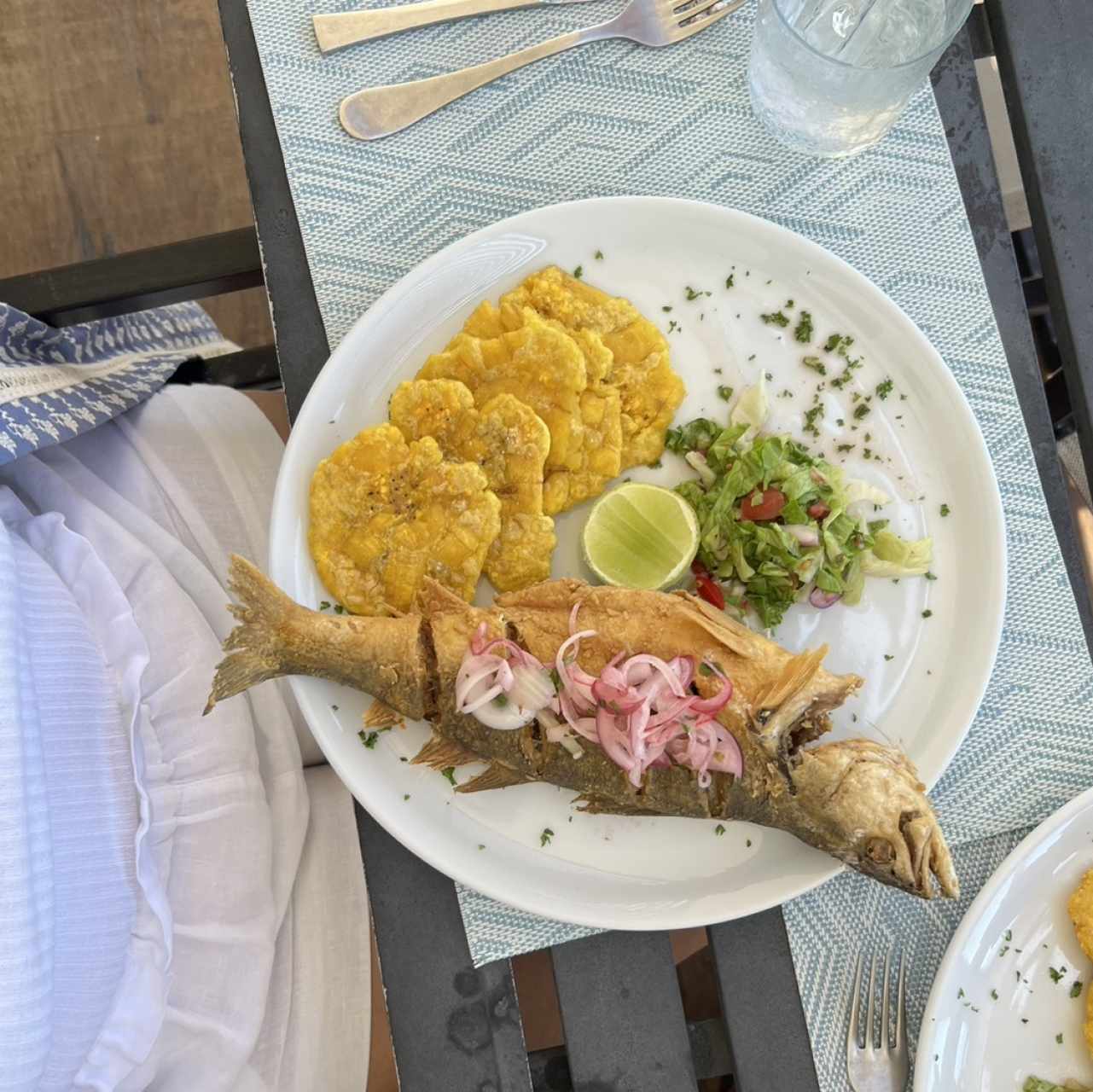 Pesca'o Frito con Patacones
