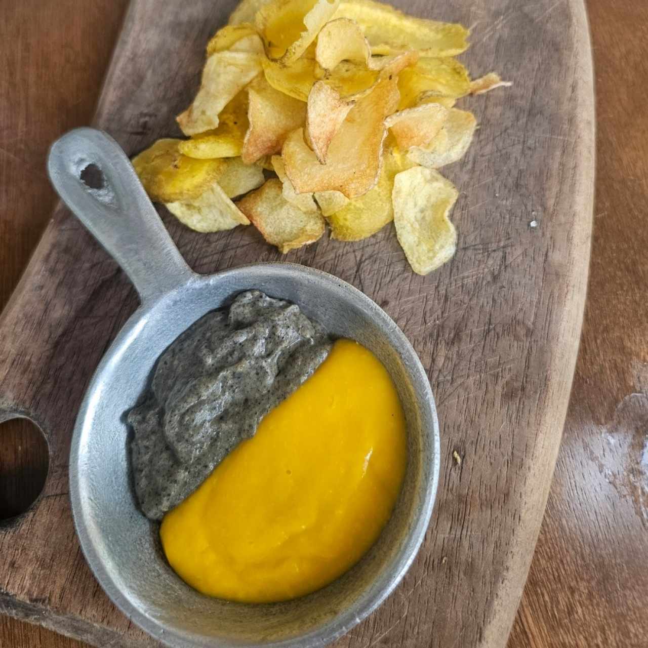 Humus de Berenjena ahumada y dip de pixvae 