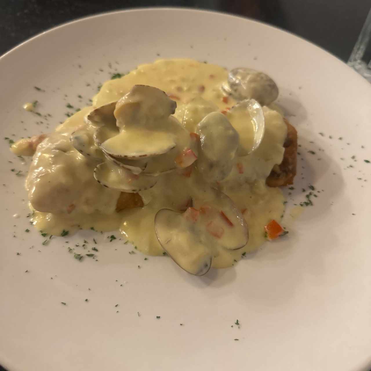 Especial Del Chef - Corvina en salsa de almejas