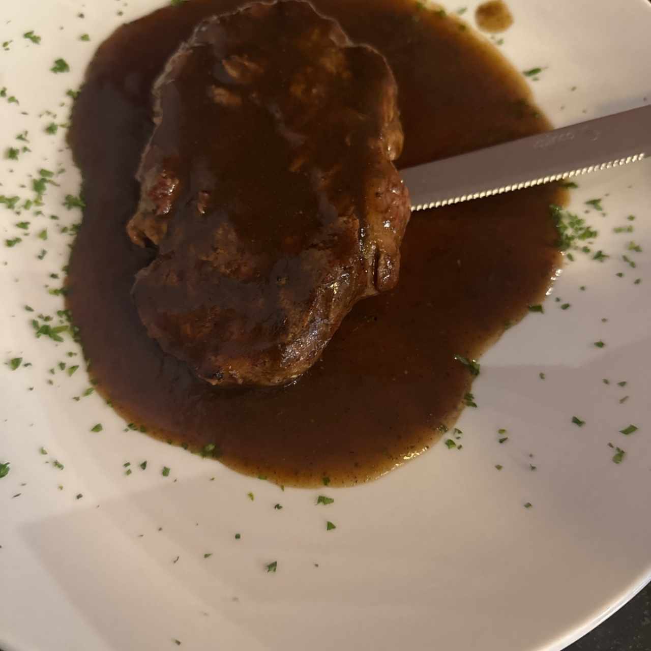 Filete de res cremoso a las tres pimientas