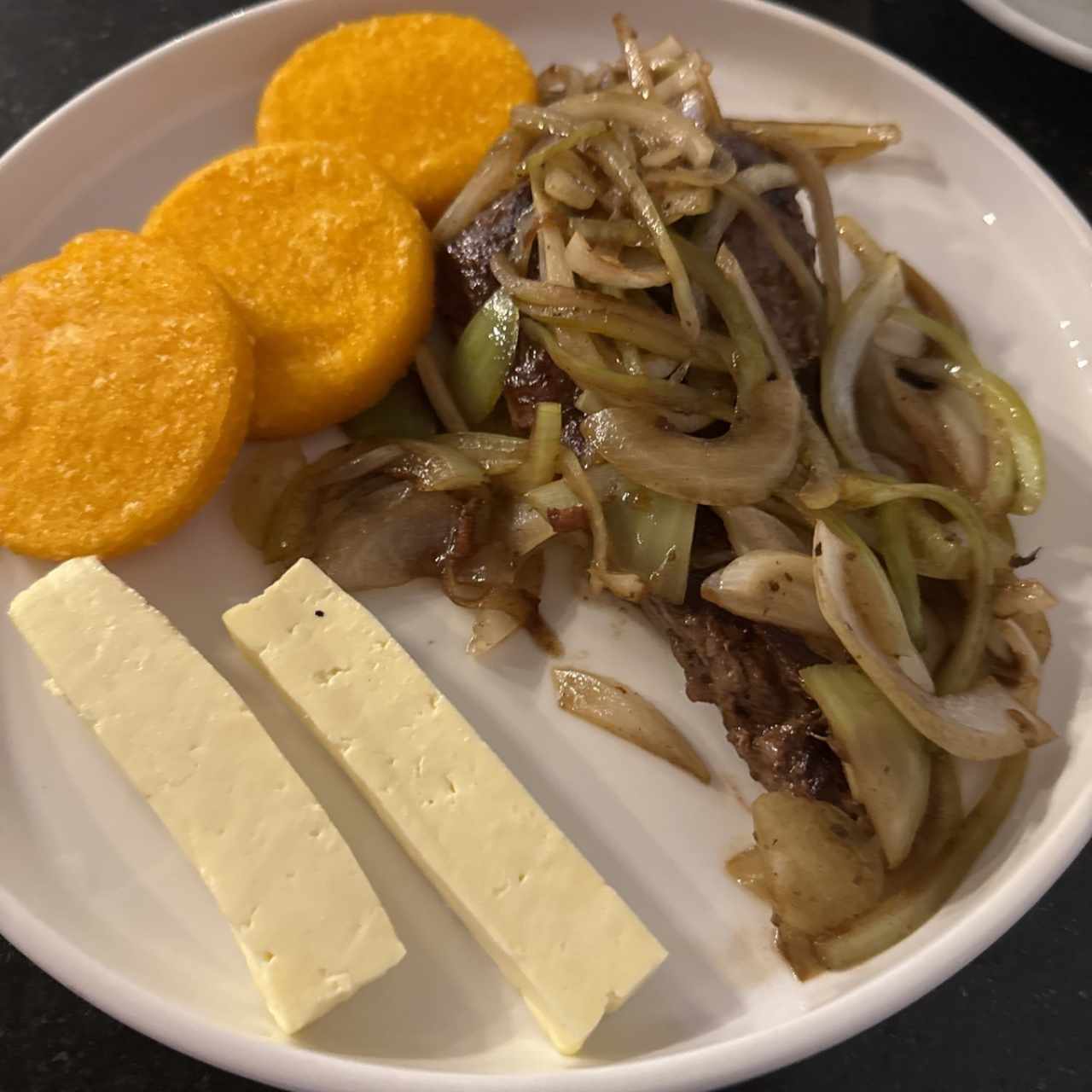 Filete de res encebollado - desayuno 