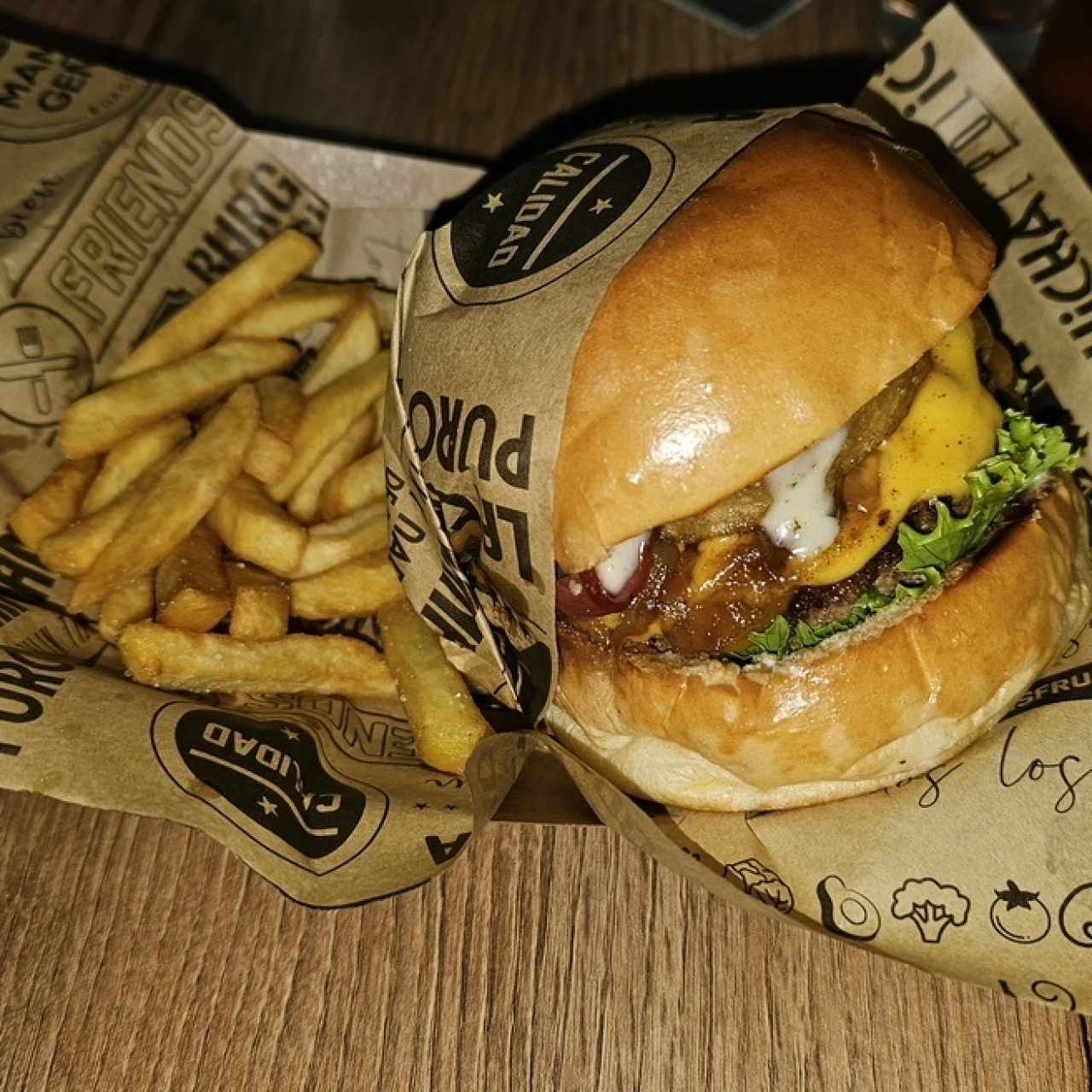 BURGERS - LA SANTIAGUEÑA