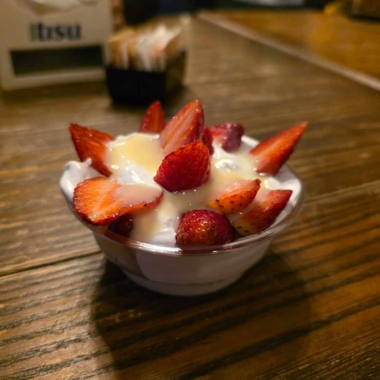 Fresas con crema y leche condensada
