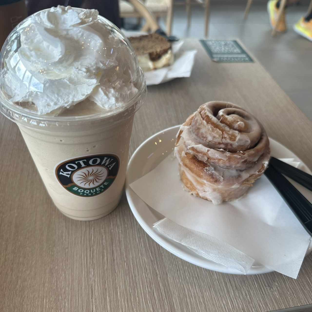 PASTELERÍA DULCE - Cinnamon Roll