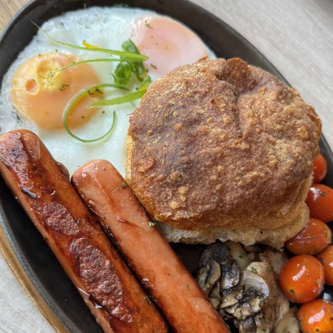 LONDON BREAKFAST