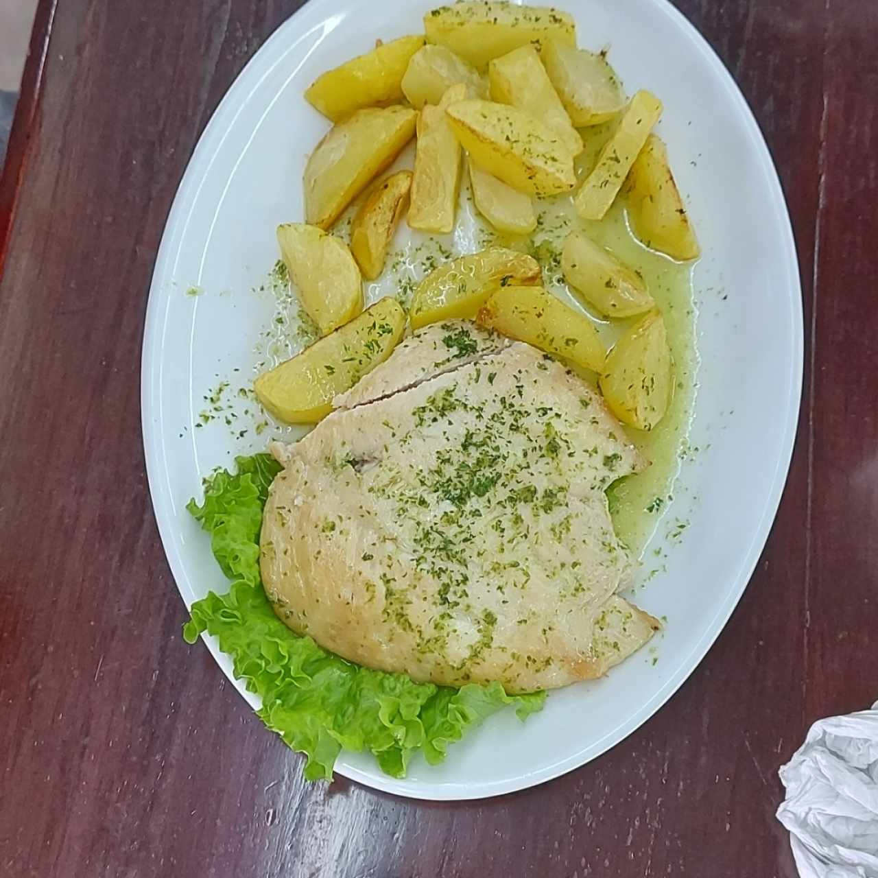 Pechuga de pollo con papas salteadas