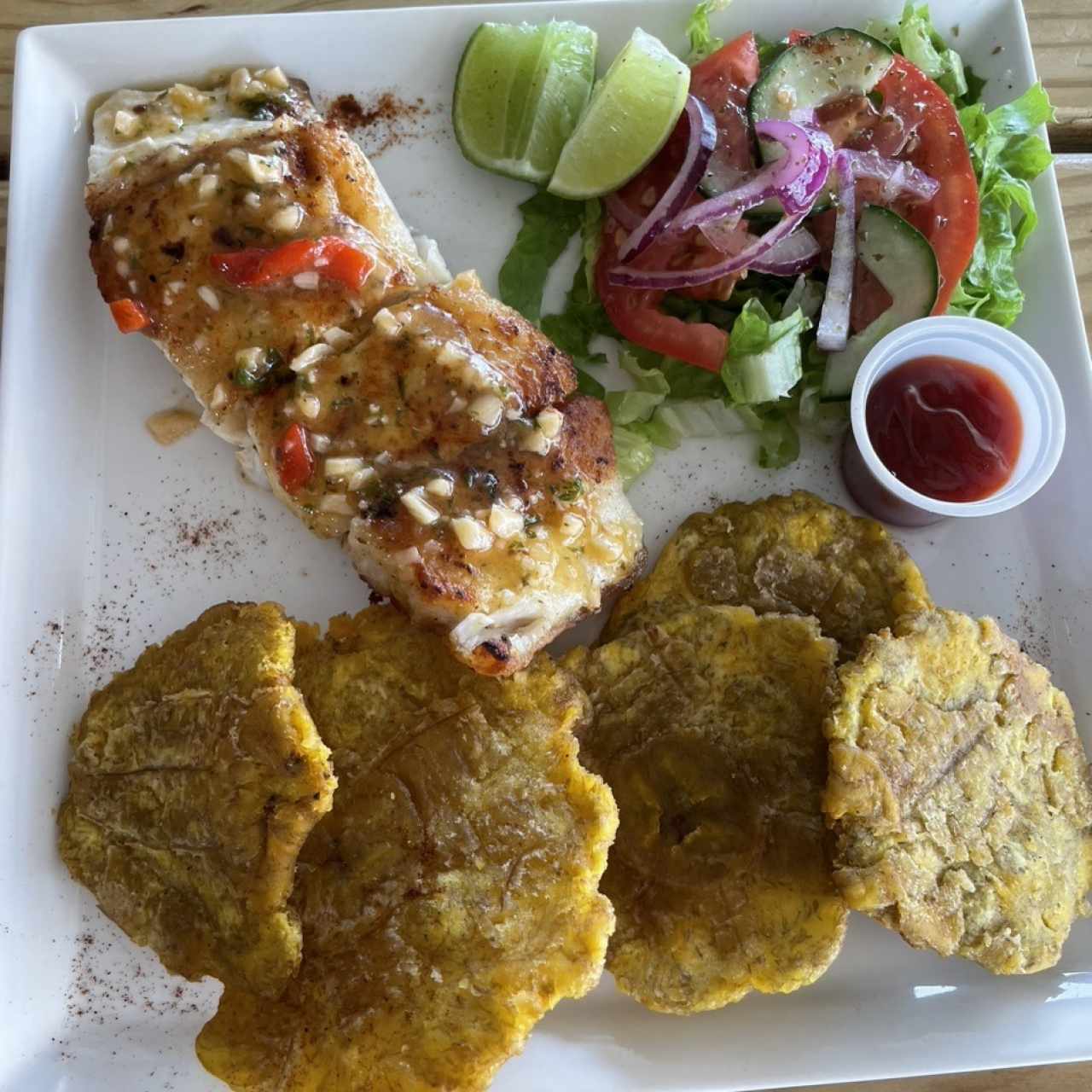 Filete de corvina al ajillo