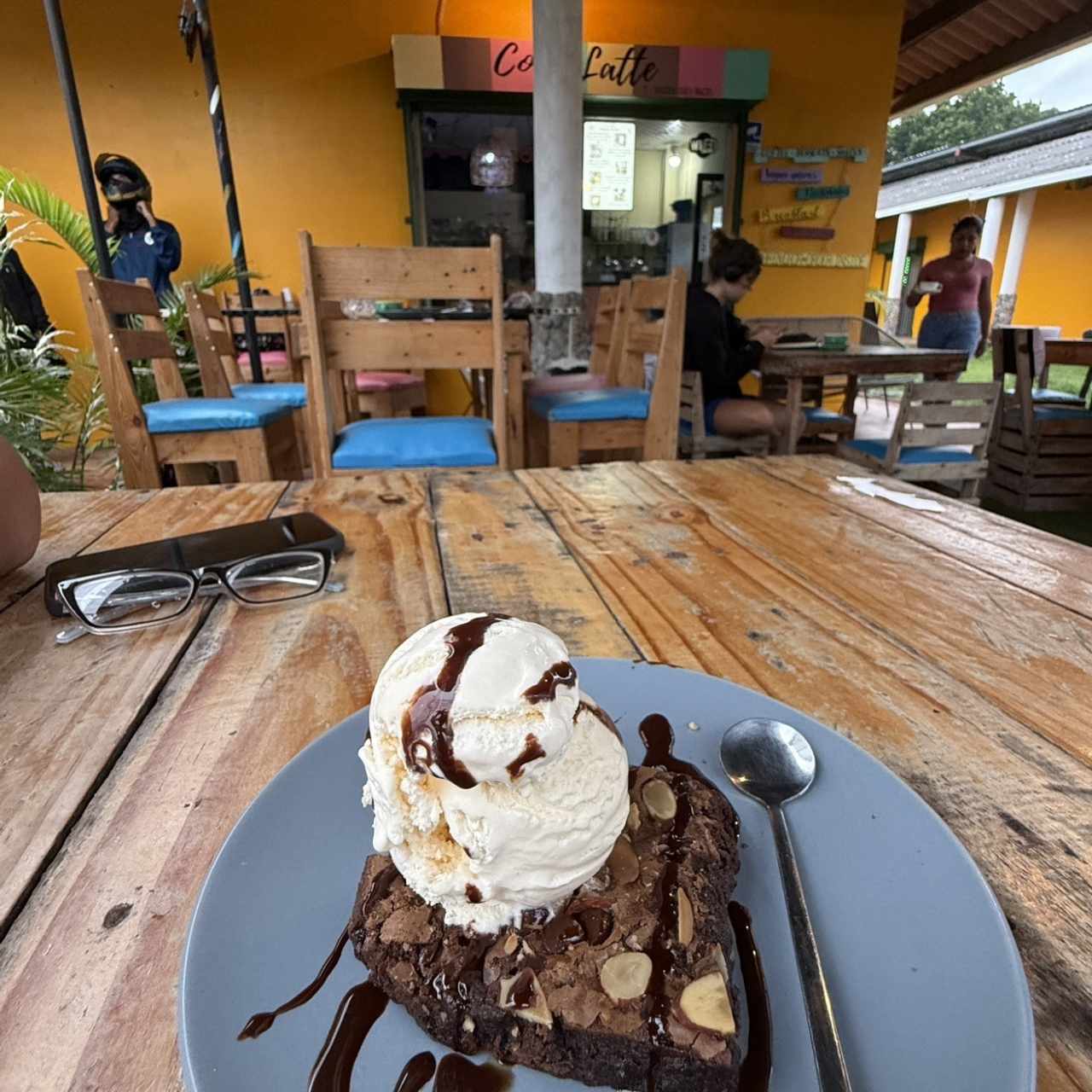 Postres - Brownie con helado