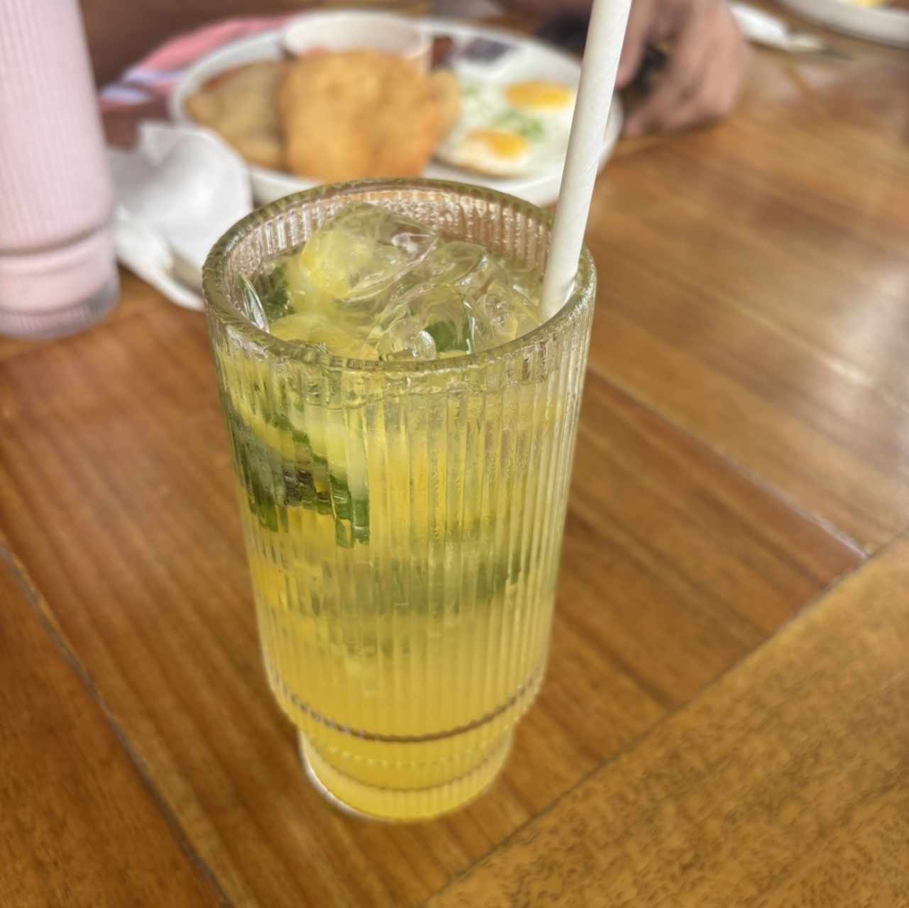 Limonada piña y menta