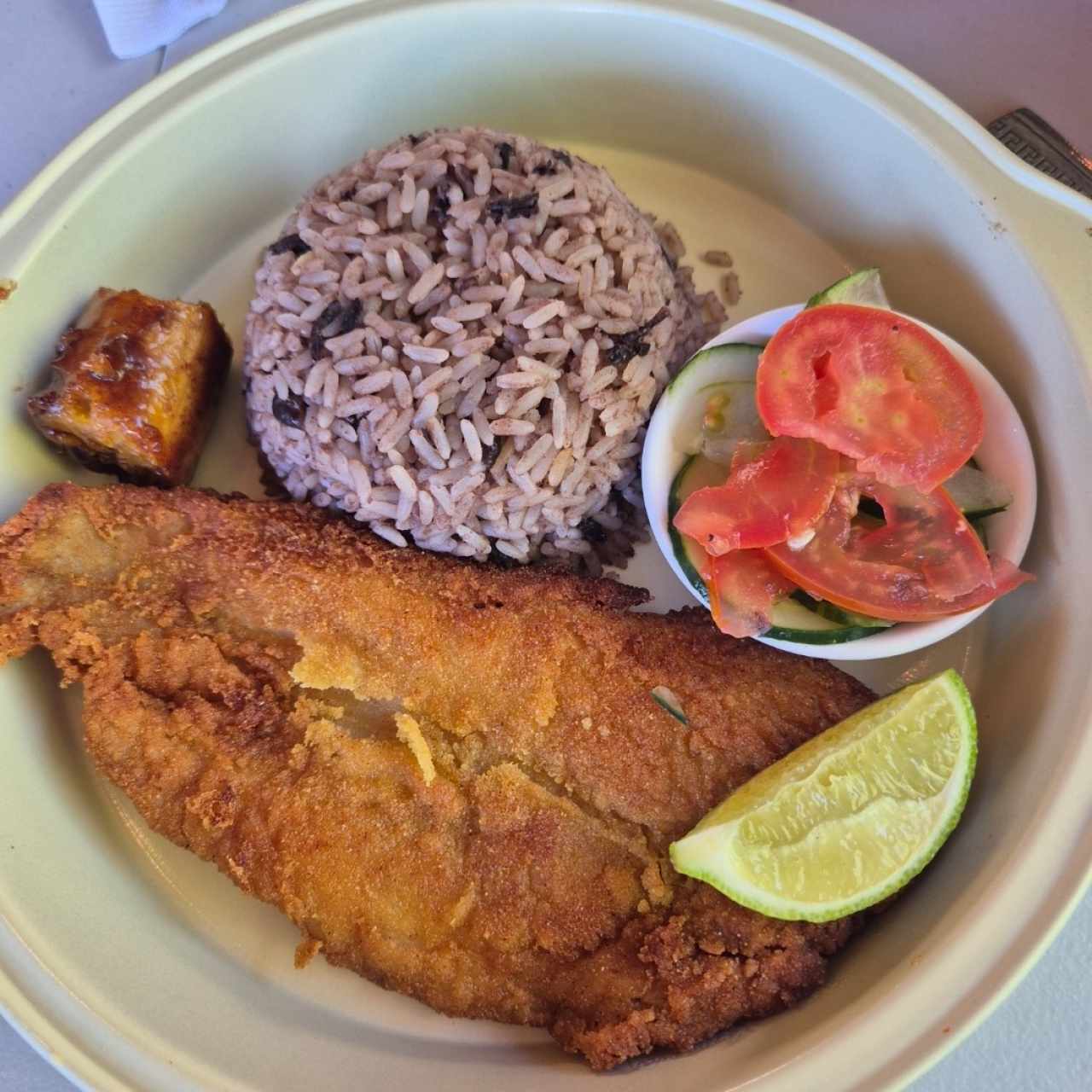 Filete de Pescado Frito con Arroz