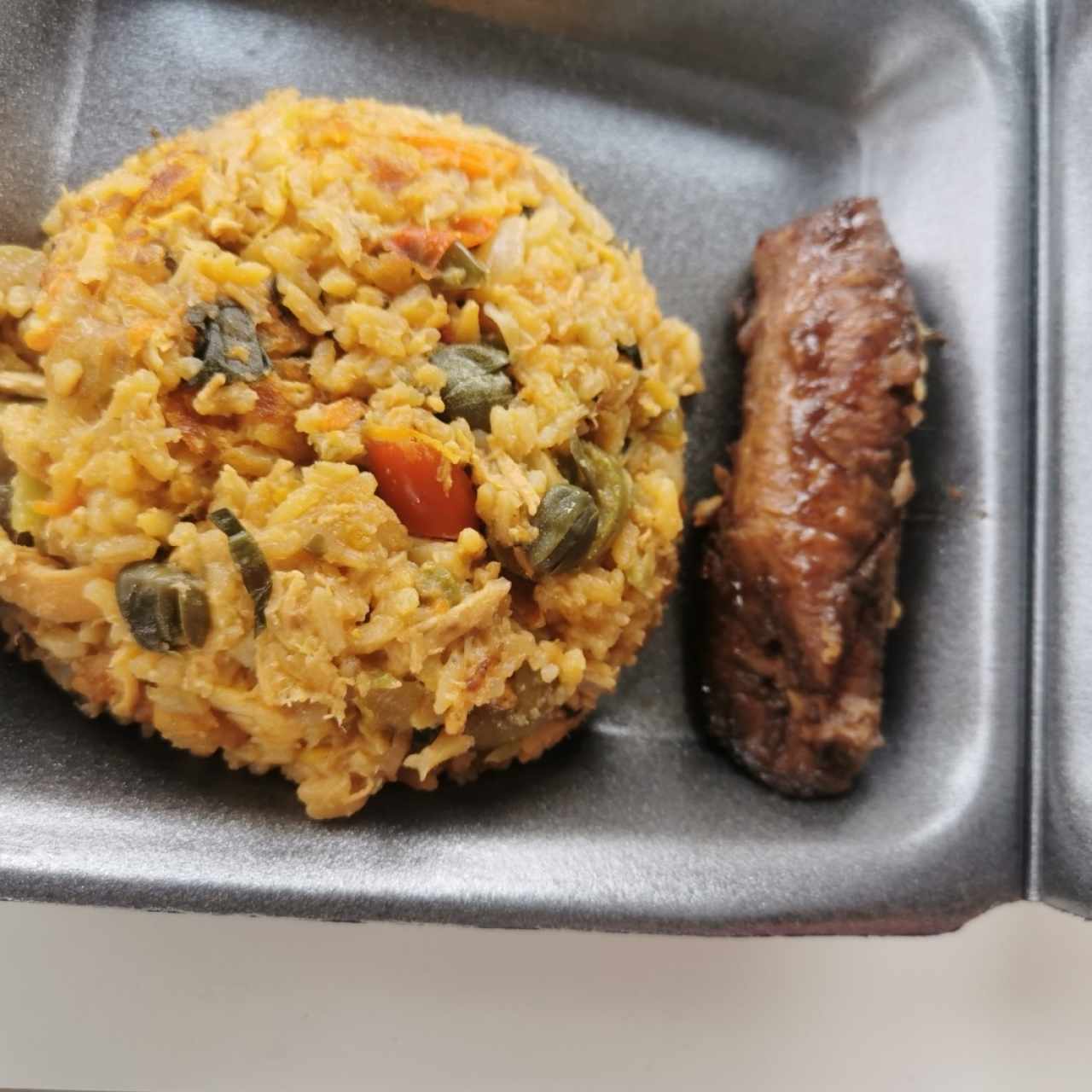 Arroz con pollo y platano