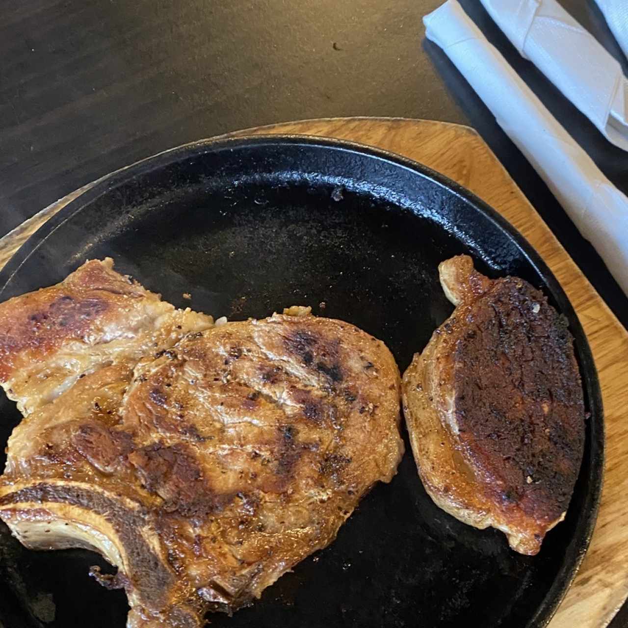 CHULETA FRESCA DE 12 OZ A LA PARRILLA