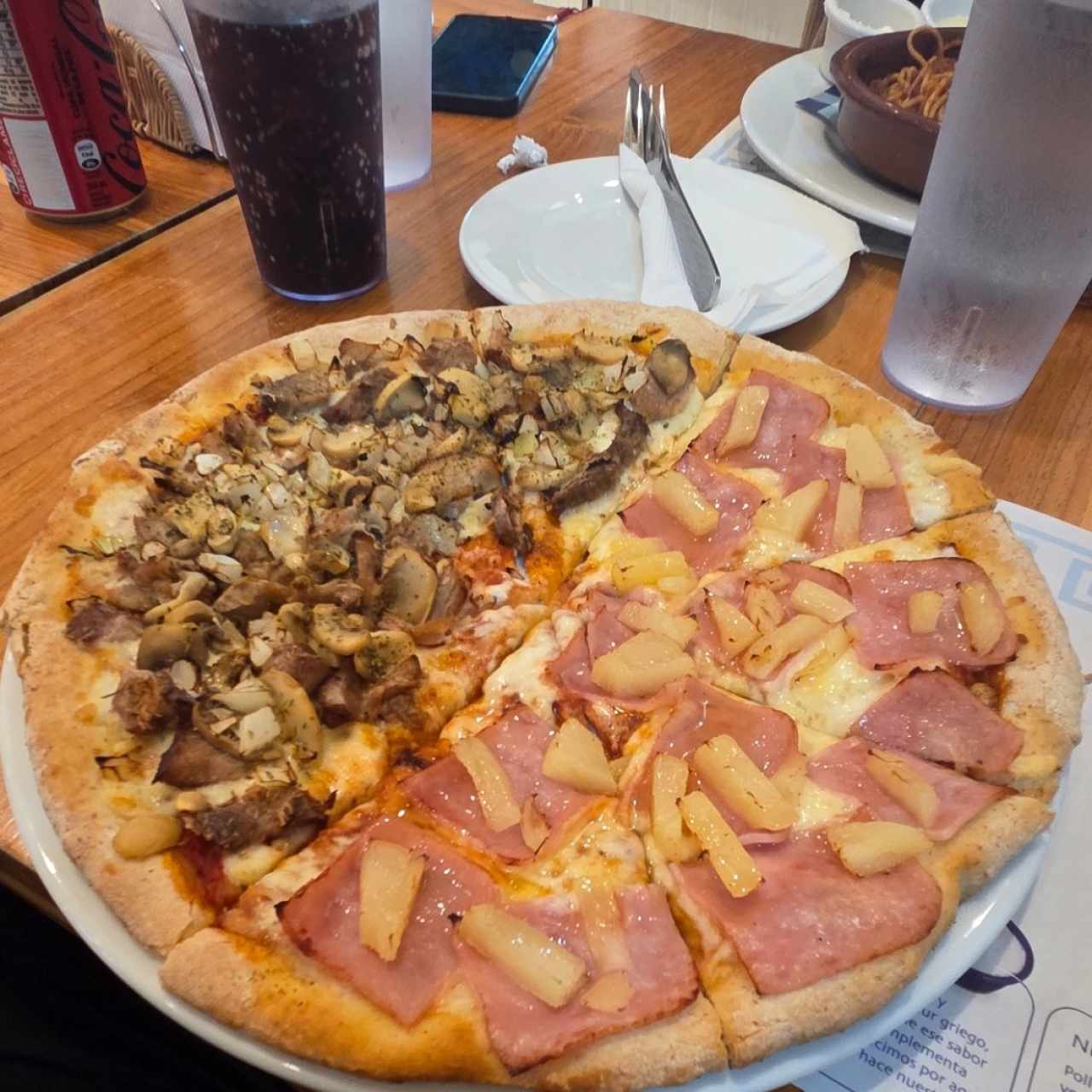 Pizzas especiales - Pizza hawaiana y pernil